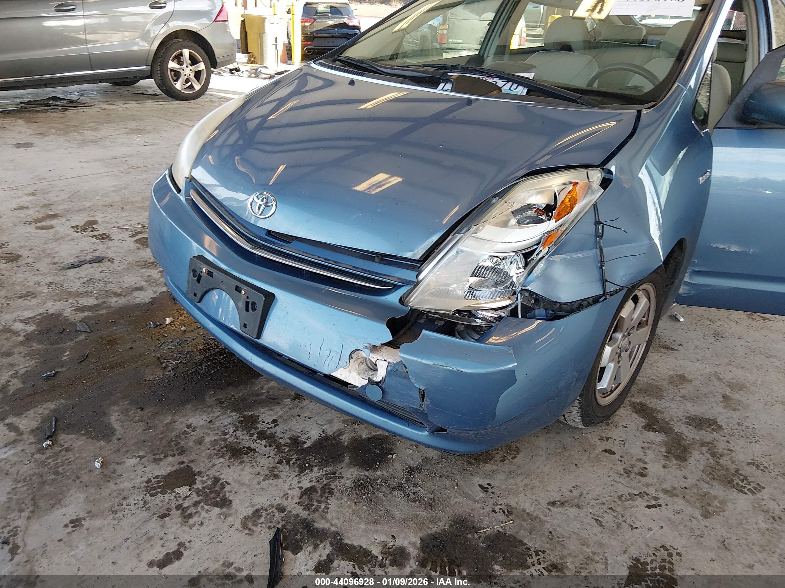 TOYOTA PRIUS image 6