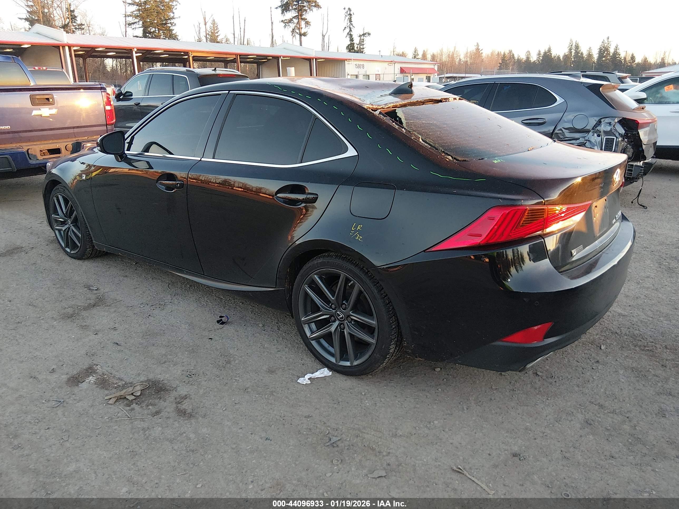 LEXUS IS image 3