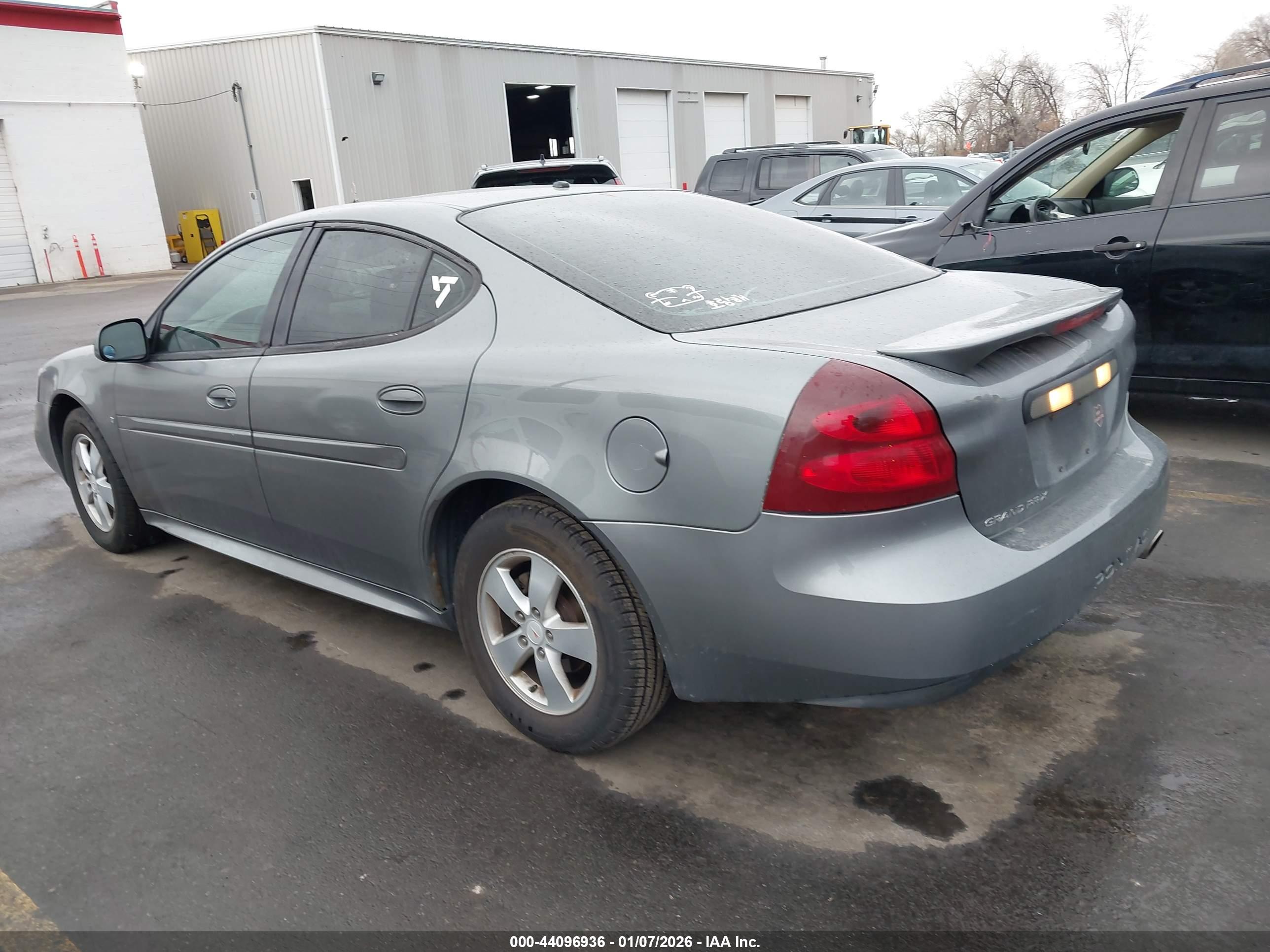 PONTIAC GRAND image 3
