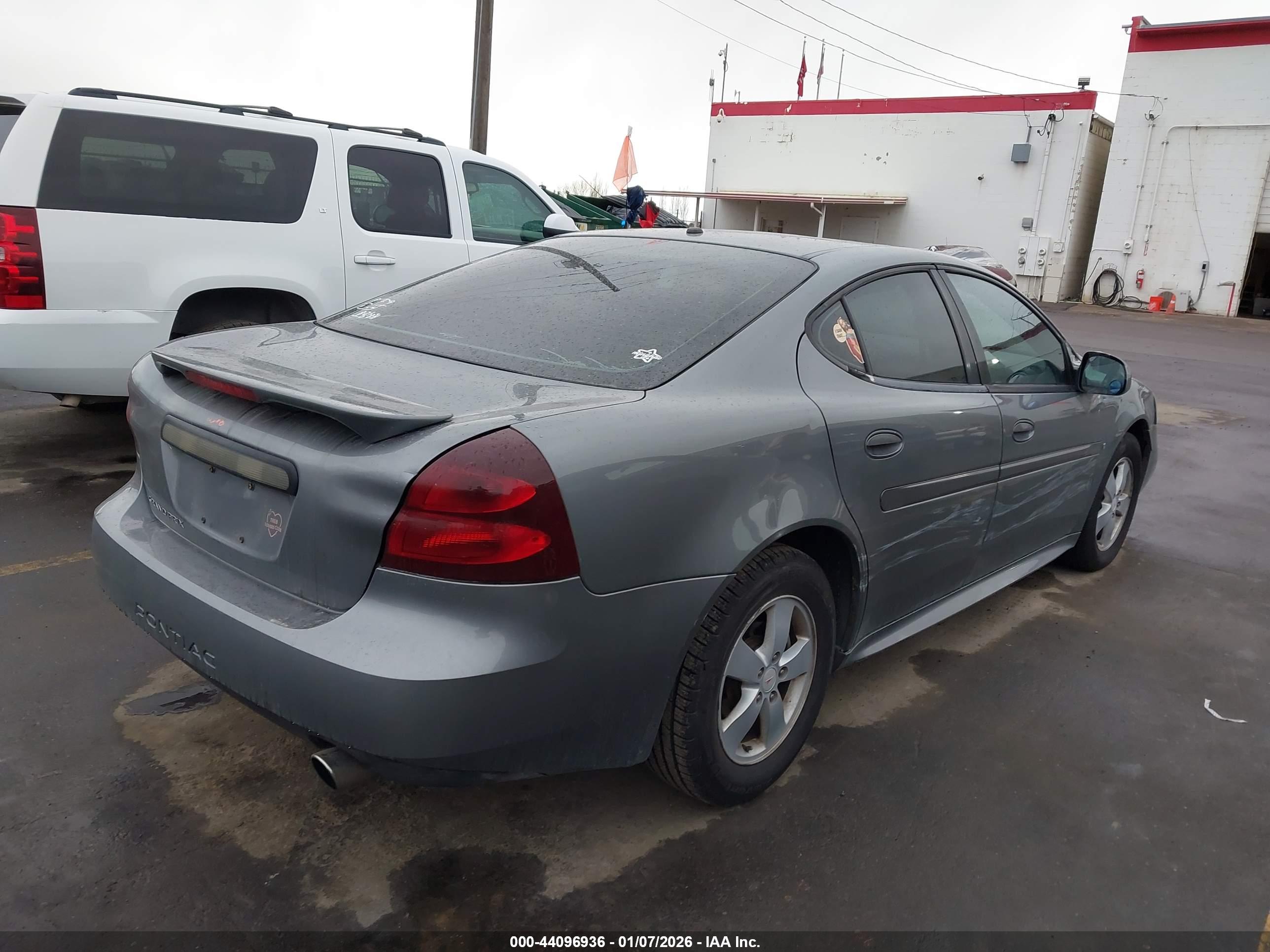 PONTIAC GRAND image 4