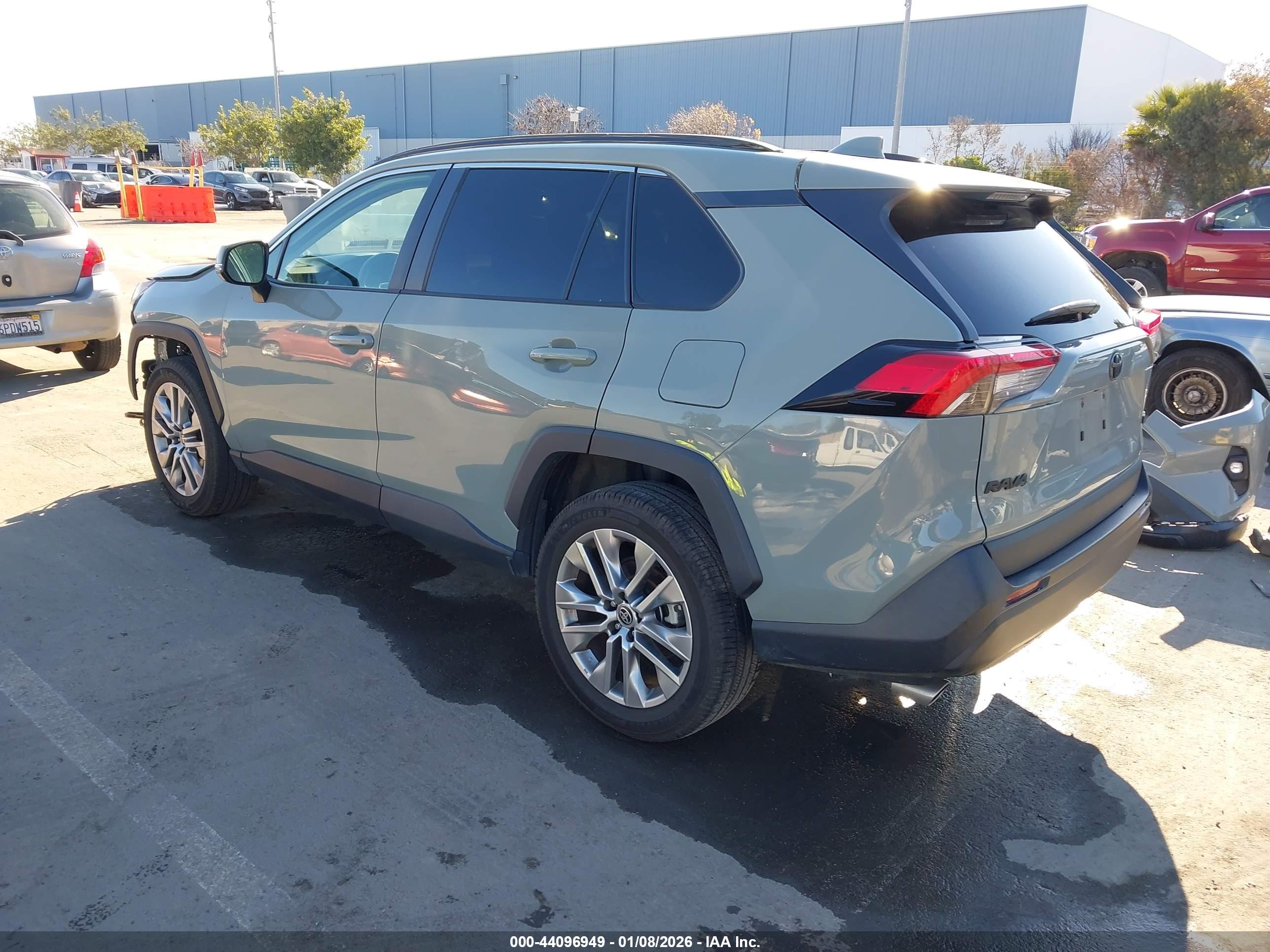 TOYOTA RAV4 image 3