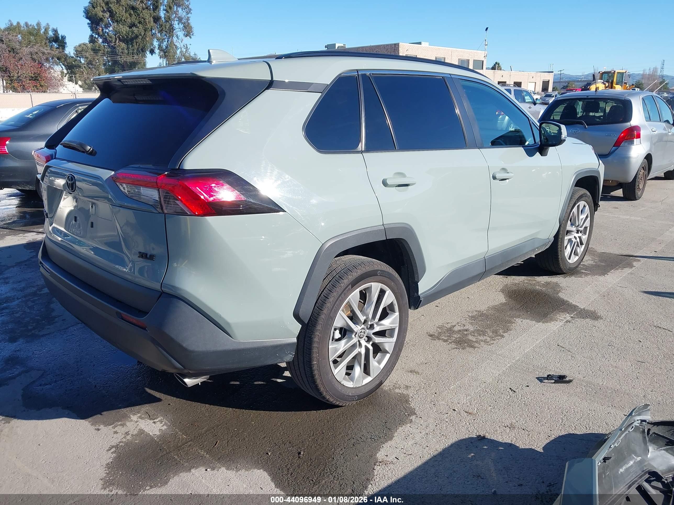 TOYOTA RAV4 image 4