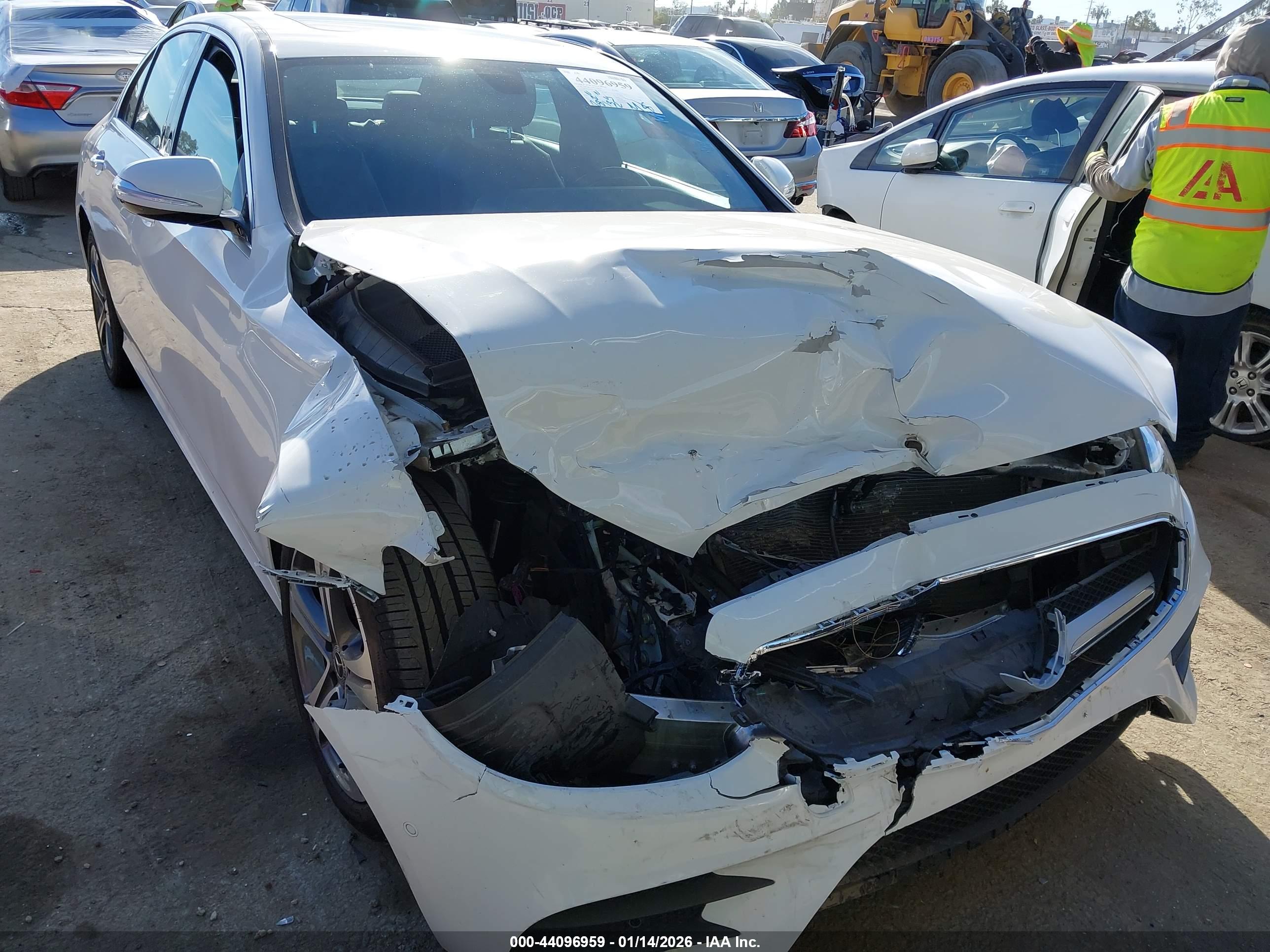 MERCEDES-BENZ E image 6