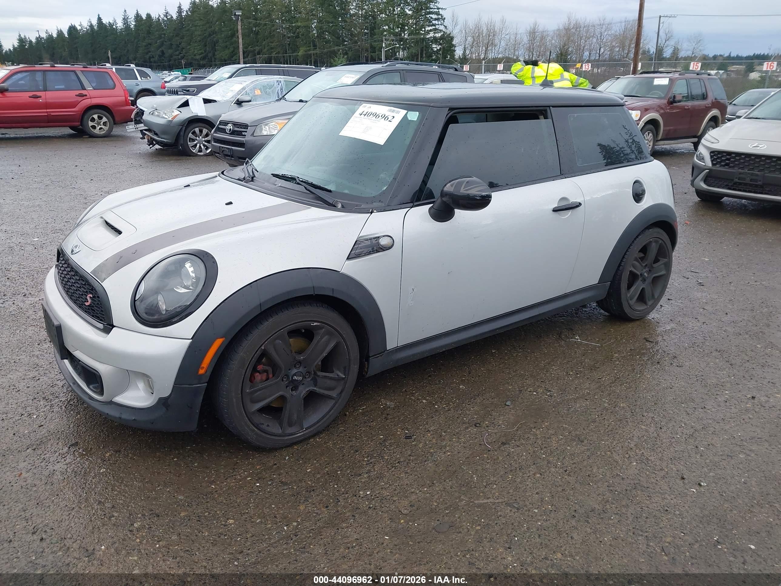 MINI COOPER image 2