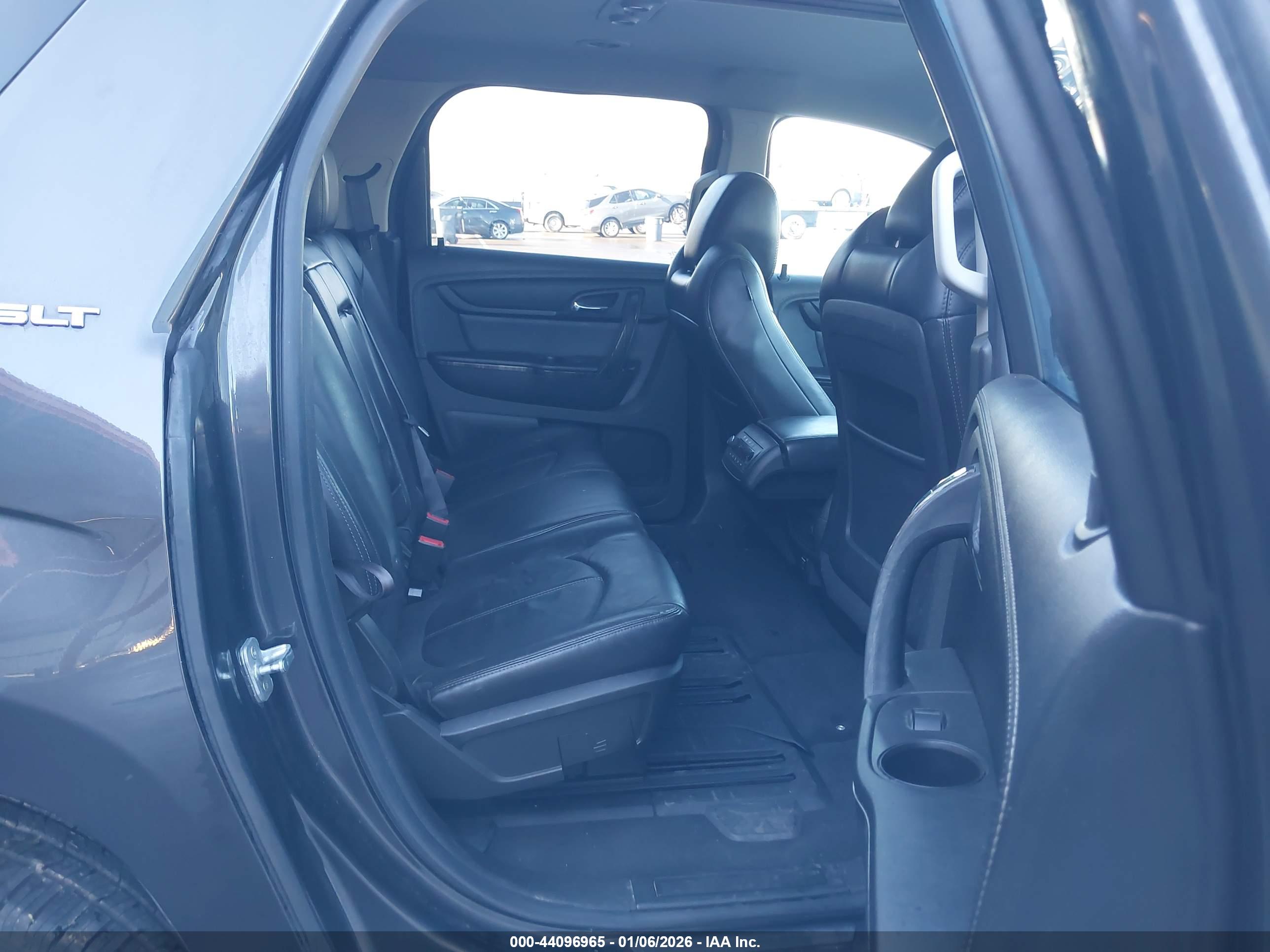 GMC ACADIA image 8