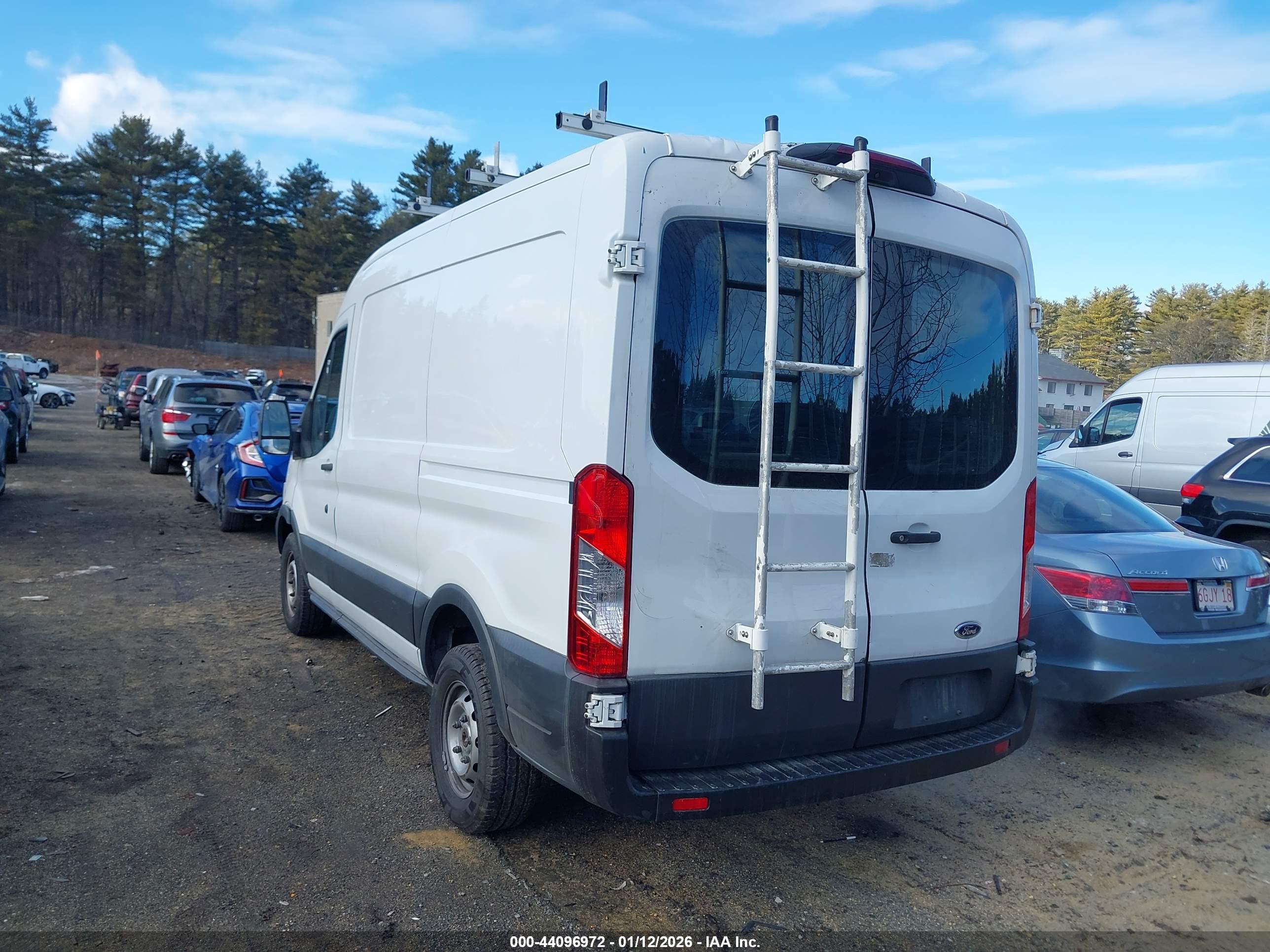 FORD TRANSIT-250 image 3