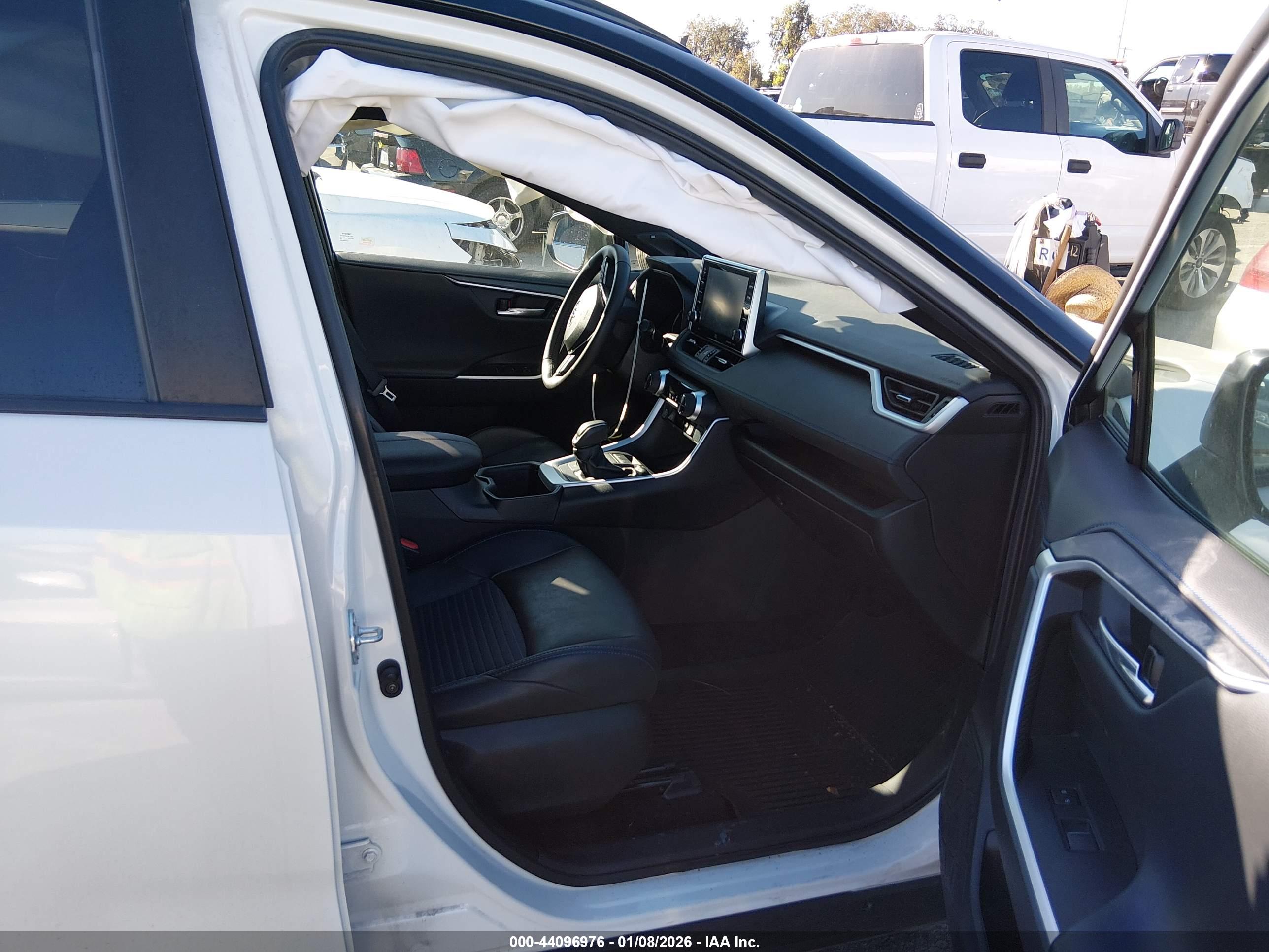 TOYOTA RAV4 image 5