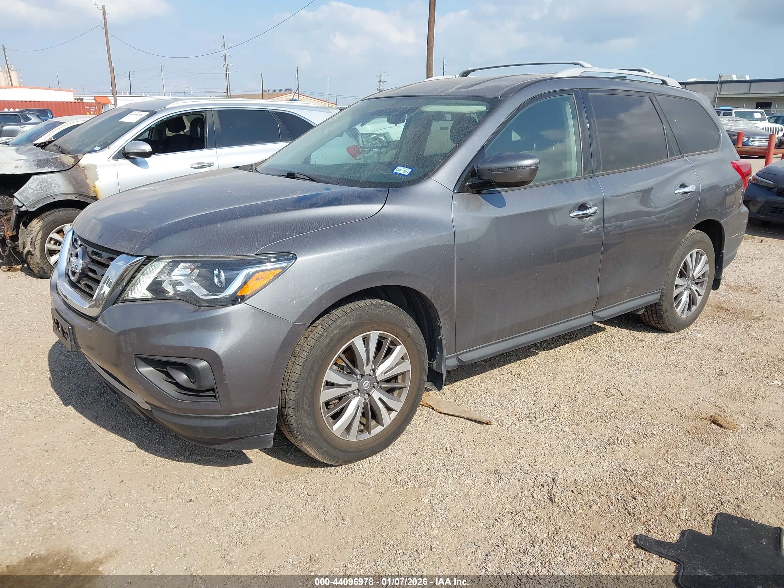 NISSAN PATHFINDER image 2