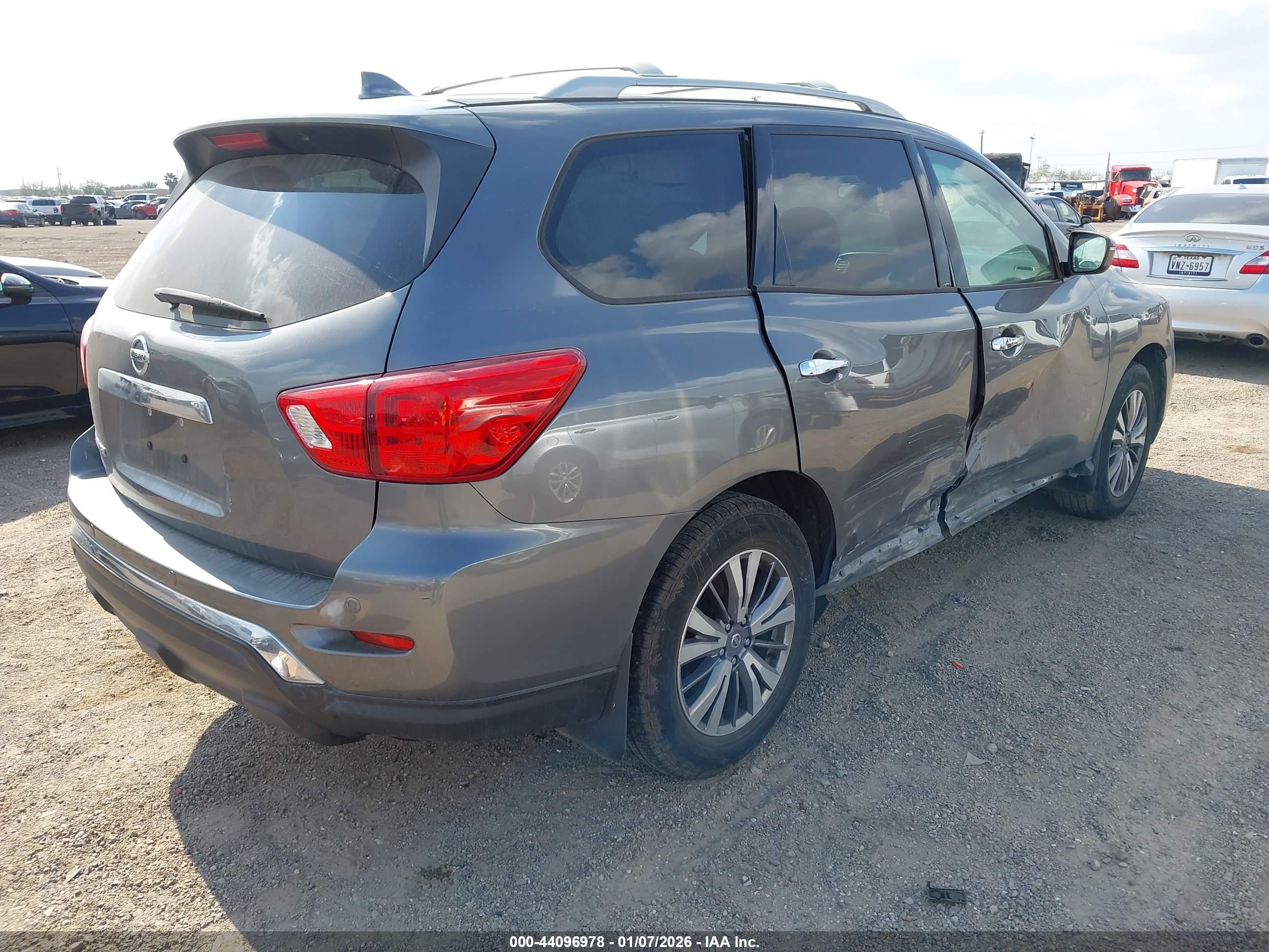 NISSAN PATHFINDER image 4
