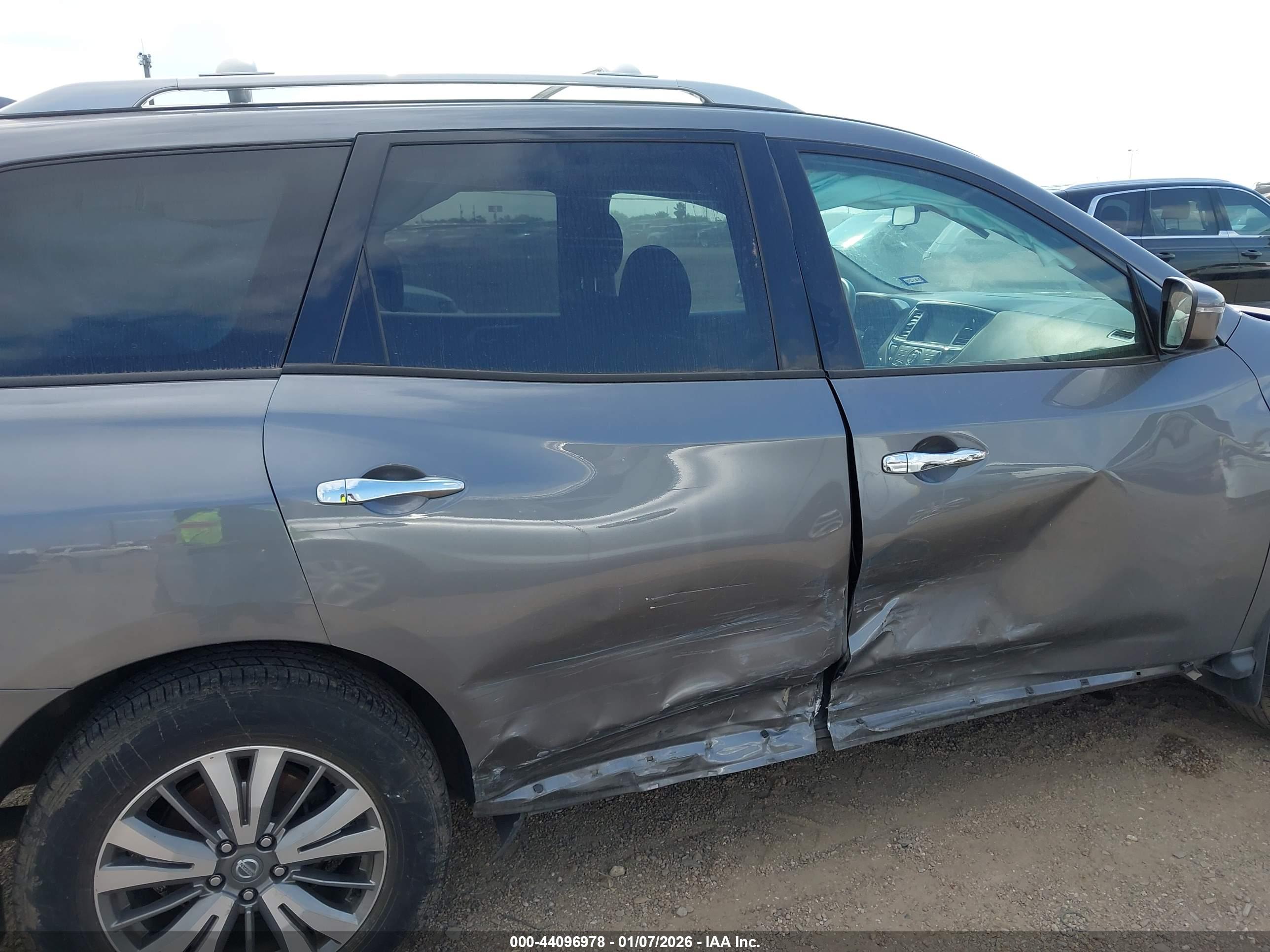 NISSAN PATHFINDER image 6