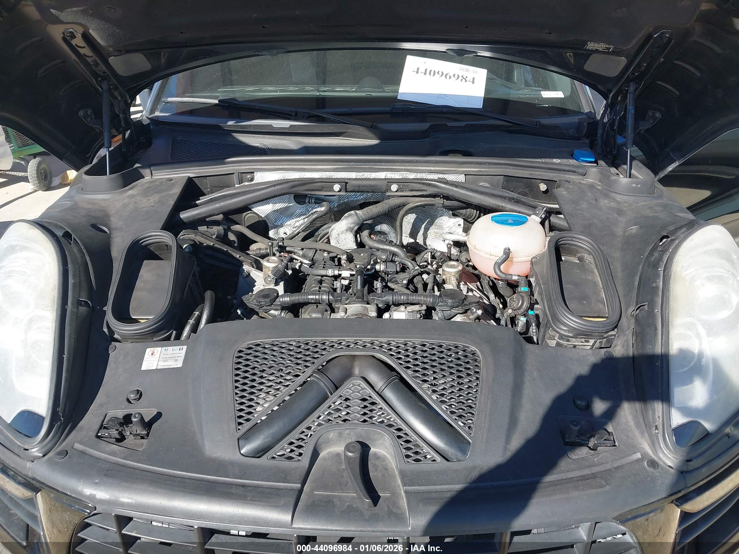 PORSCHE MACAN image 10