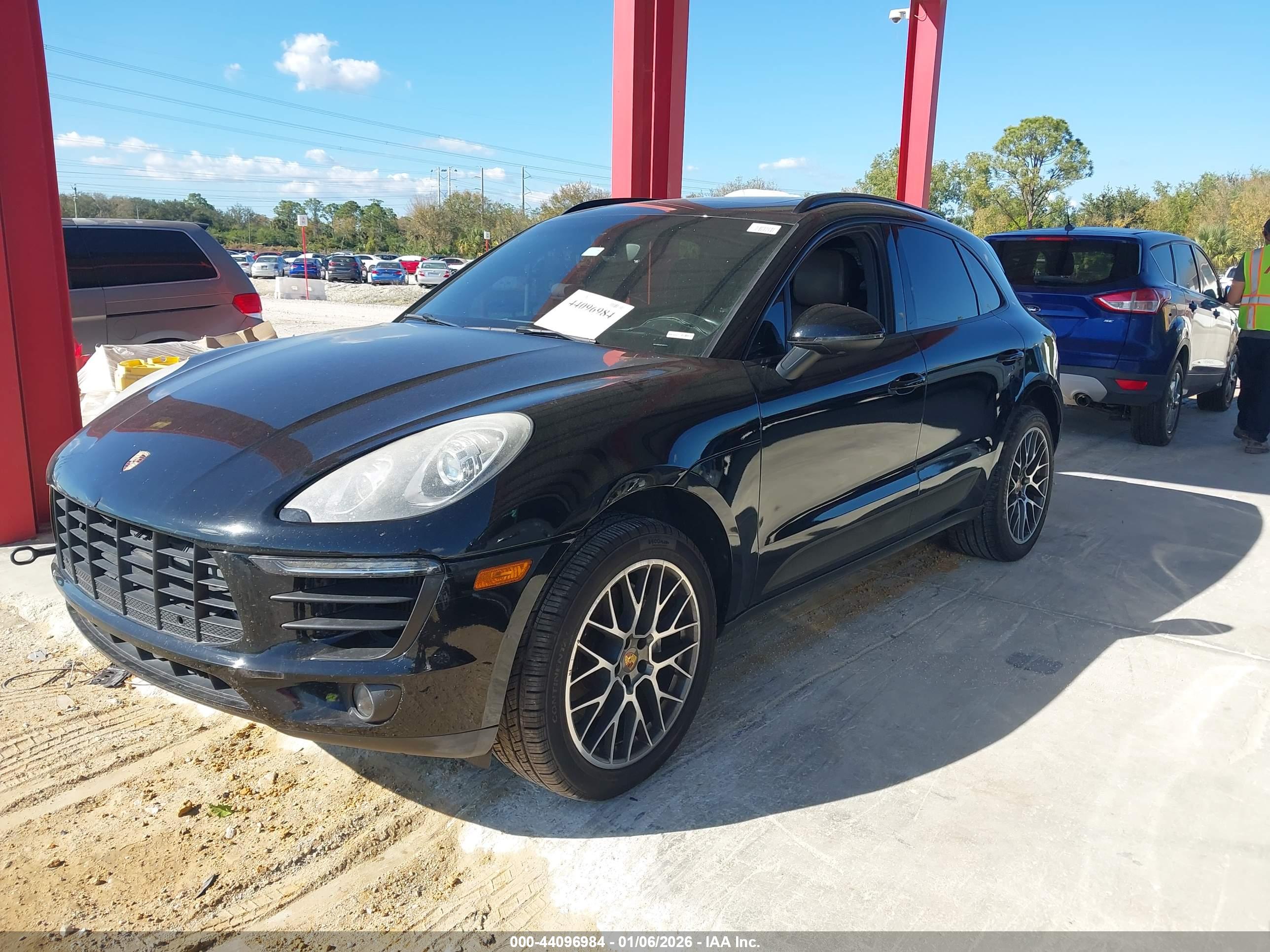 PORSCHE MACAN image 2