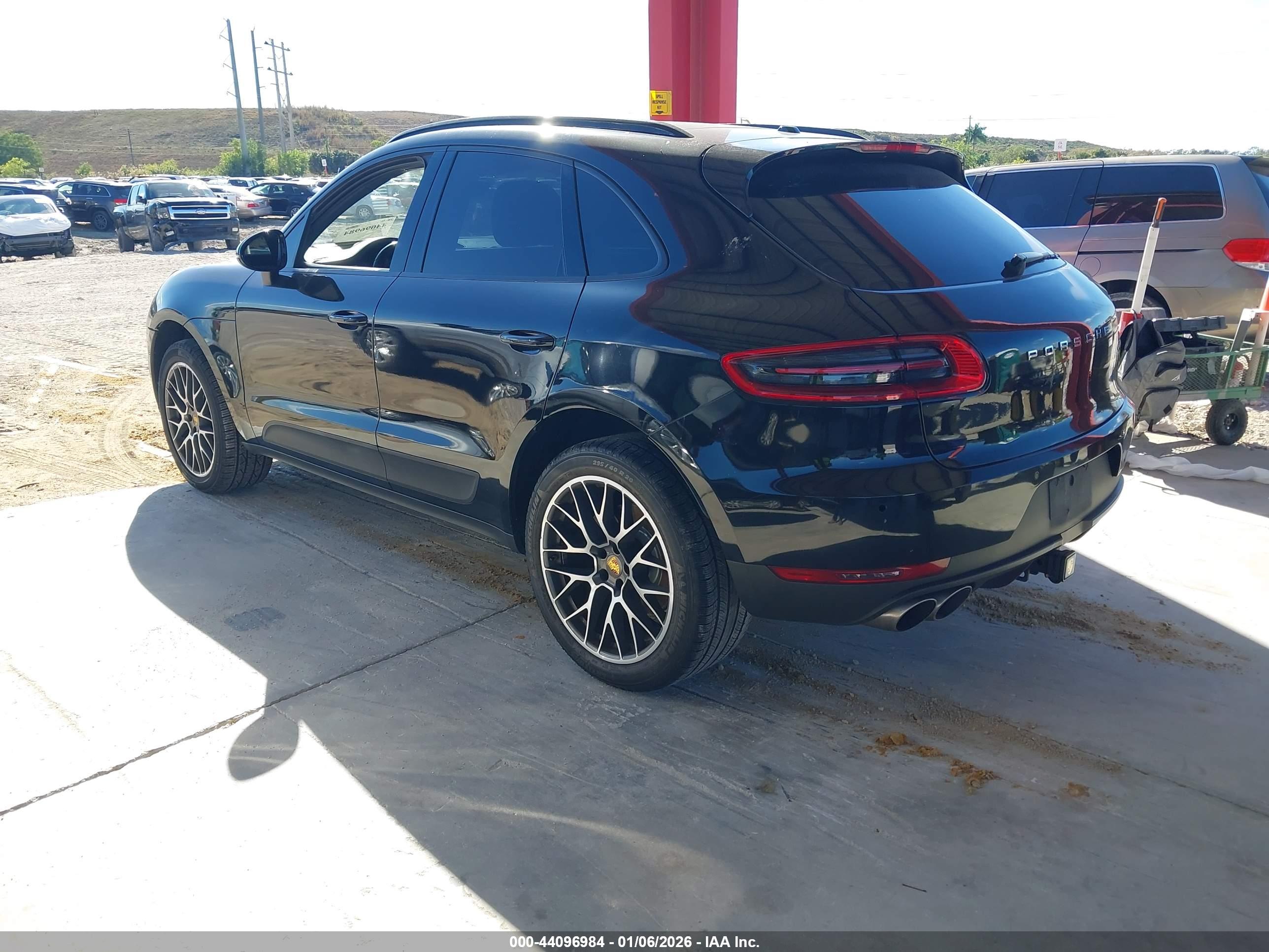 PORSCHE MACAN image 3