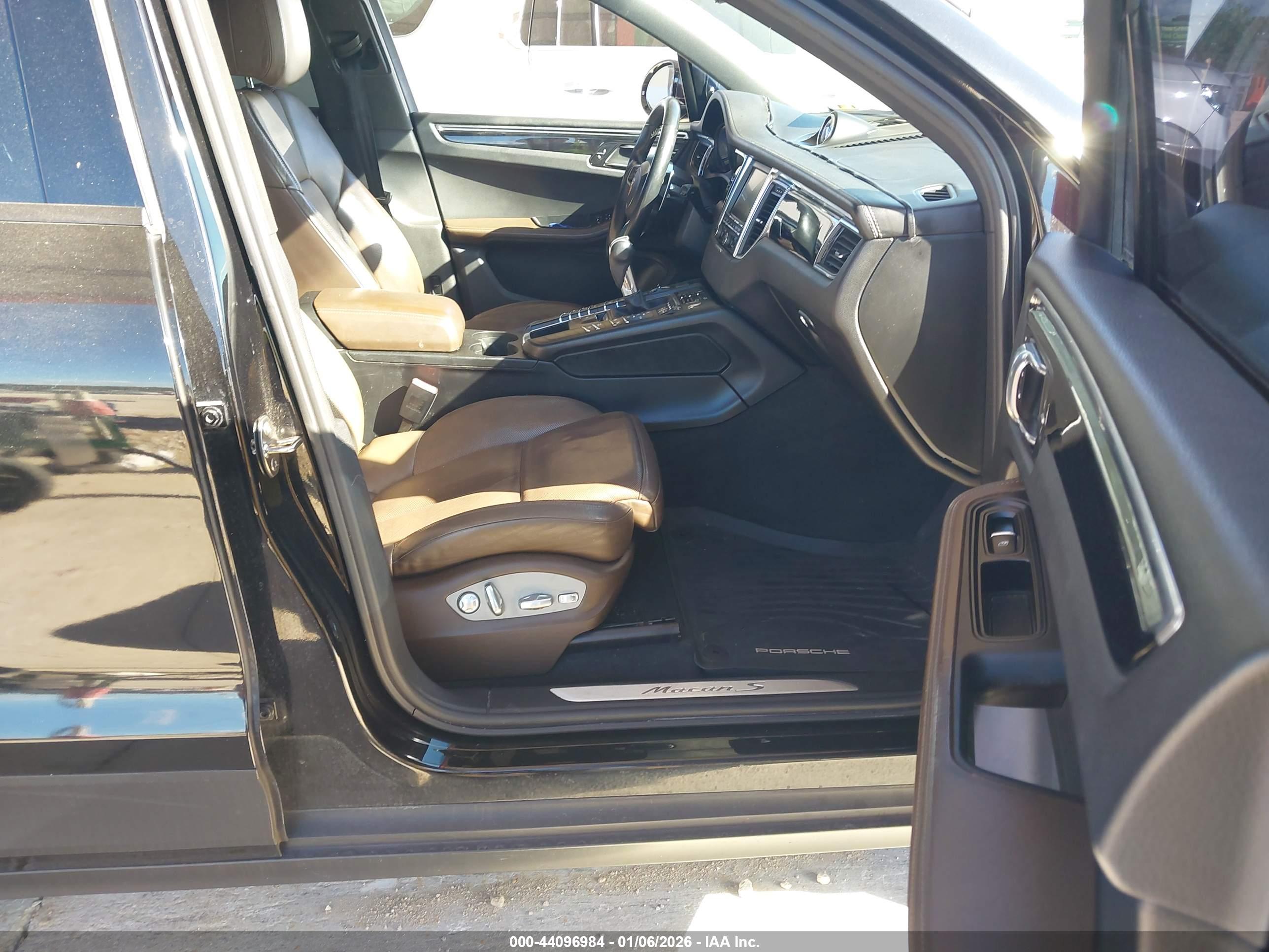 PORSCHE MACAN image 5