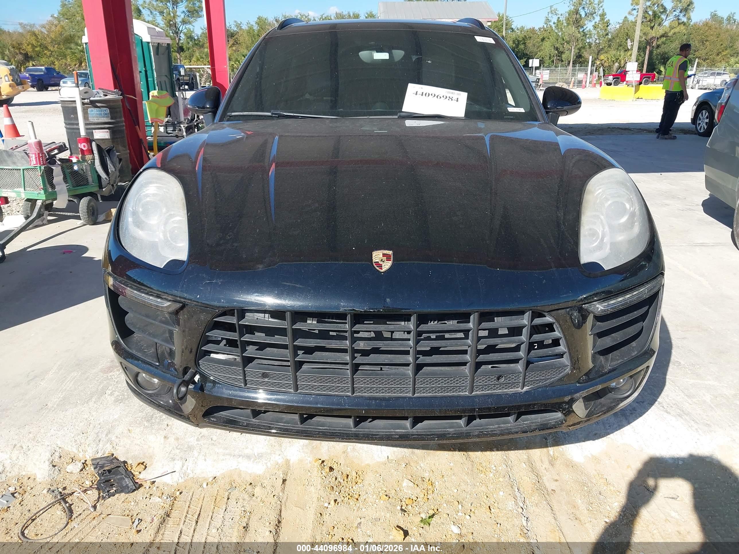 PORSCHE MACAN image 6