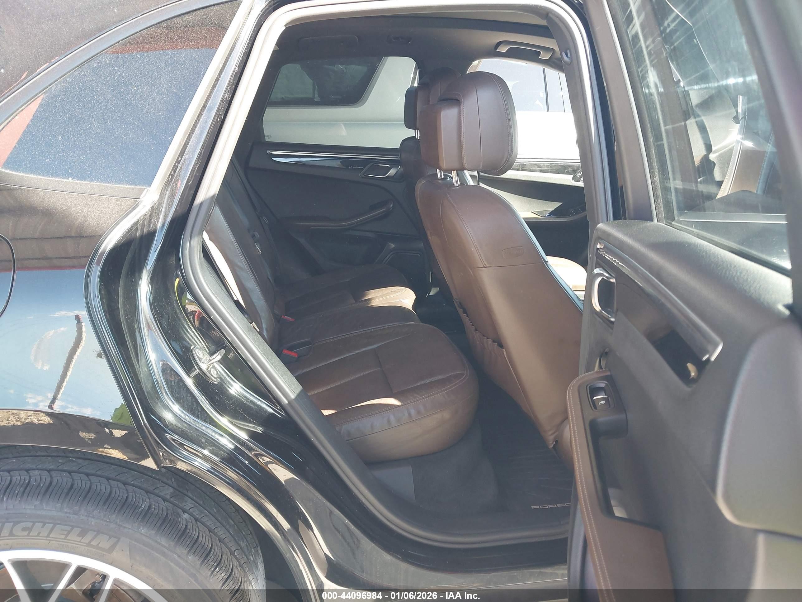 PORSCHE MACAN image 8