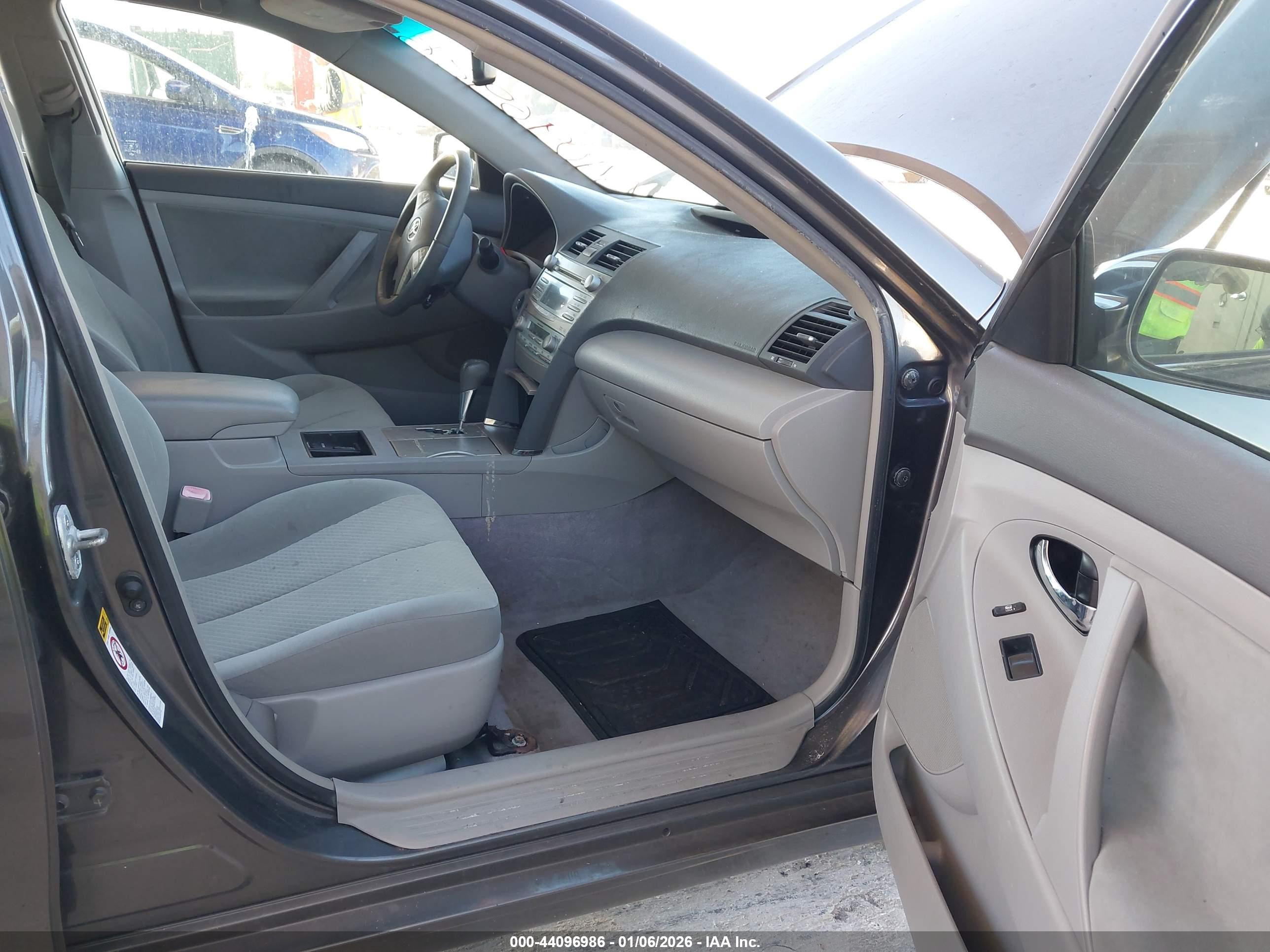 TOYOTA CAMRY image 5