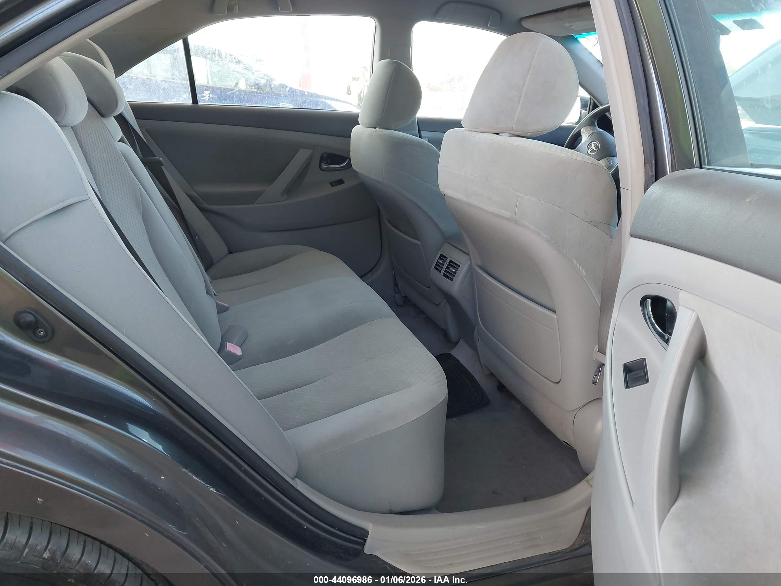 TOYOTA CAMRY image 8
