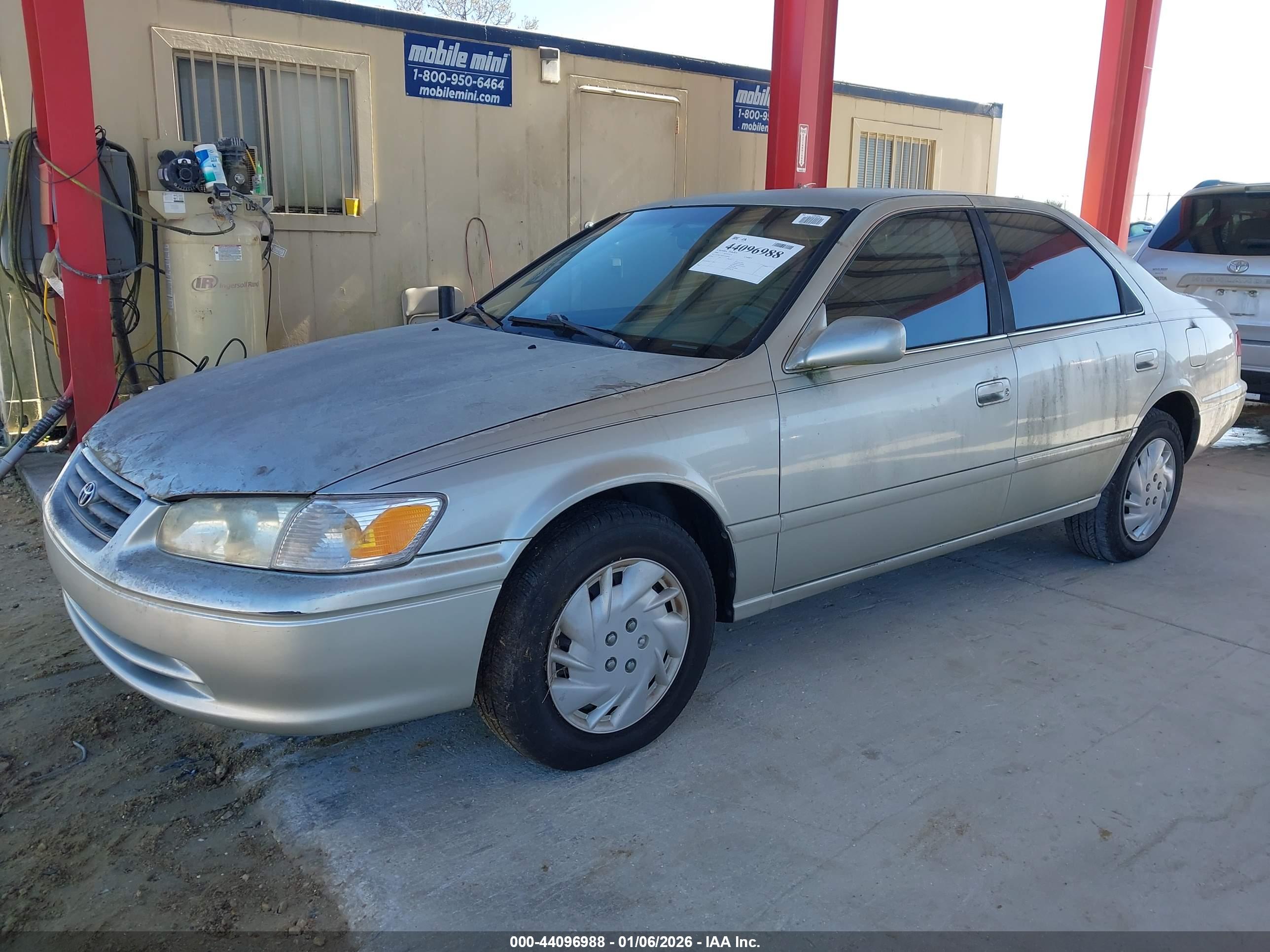 TOYOTA CAMRY image 2
