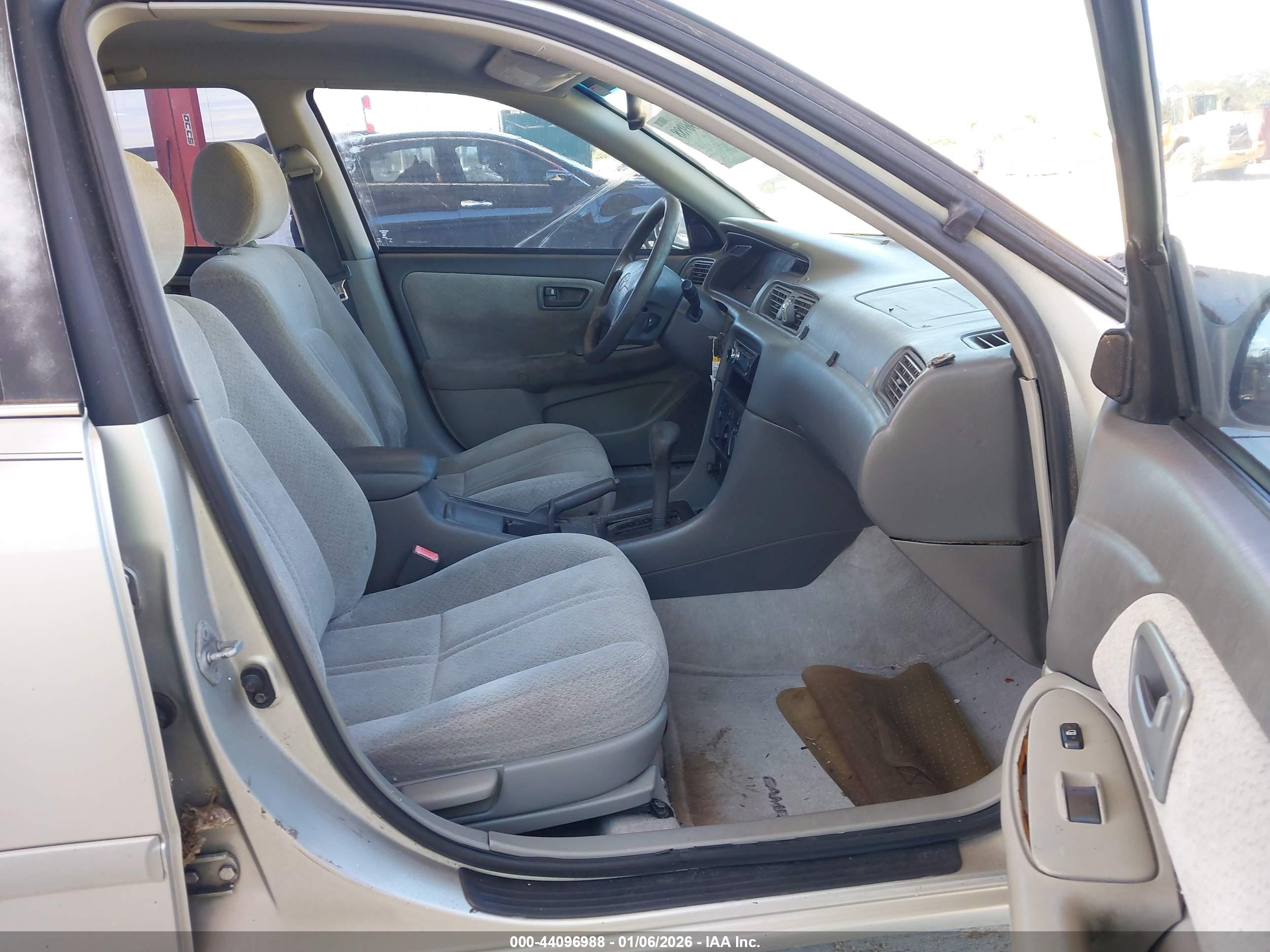 TOYOTA CAMRY image 5