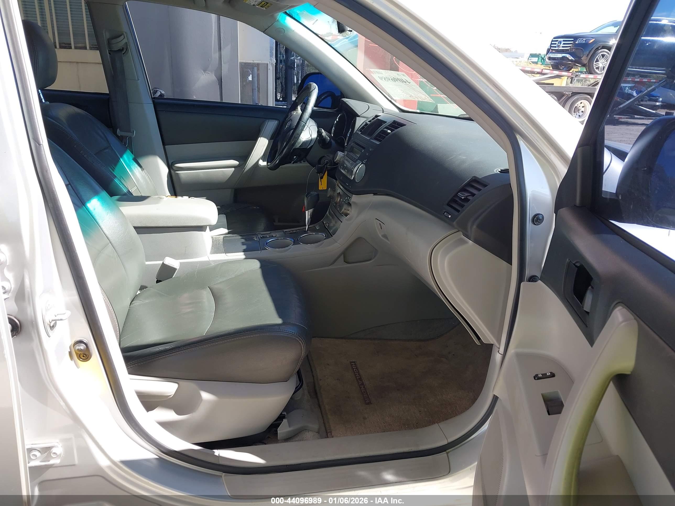 TOYOTA HIGHLANDER image 5