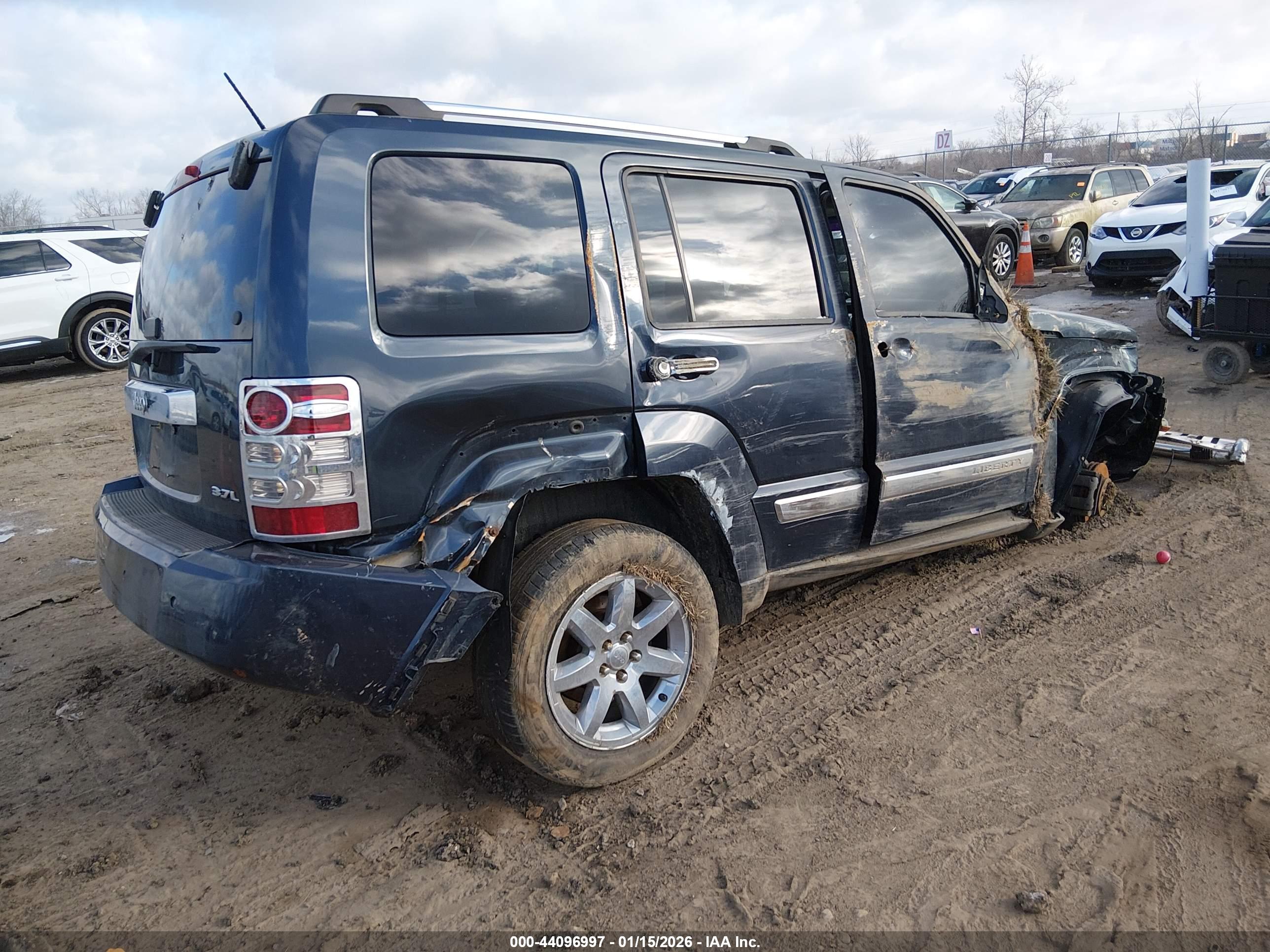 JEEP LIBERTY image 4