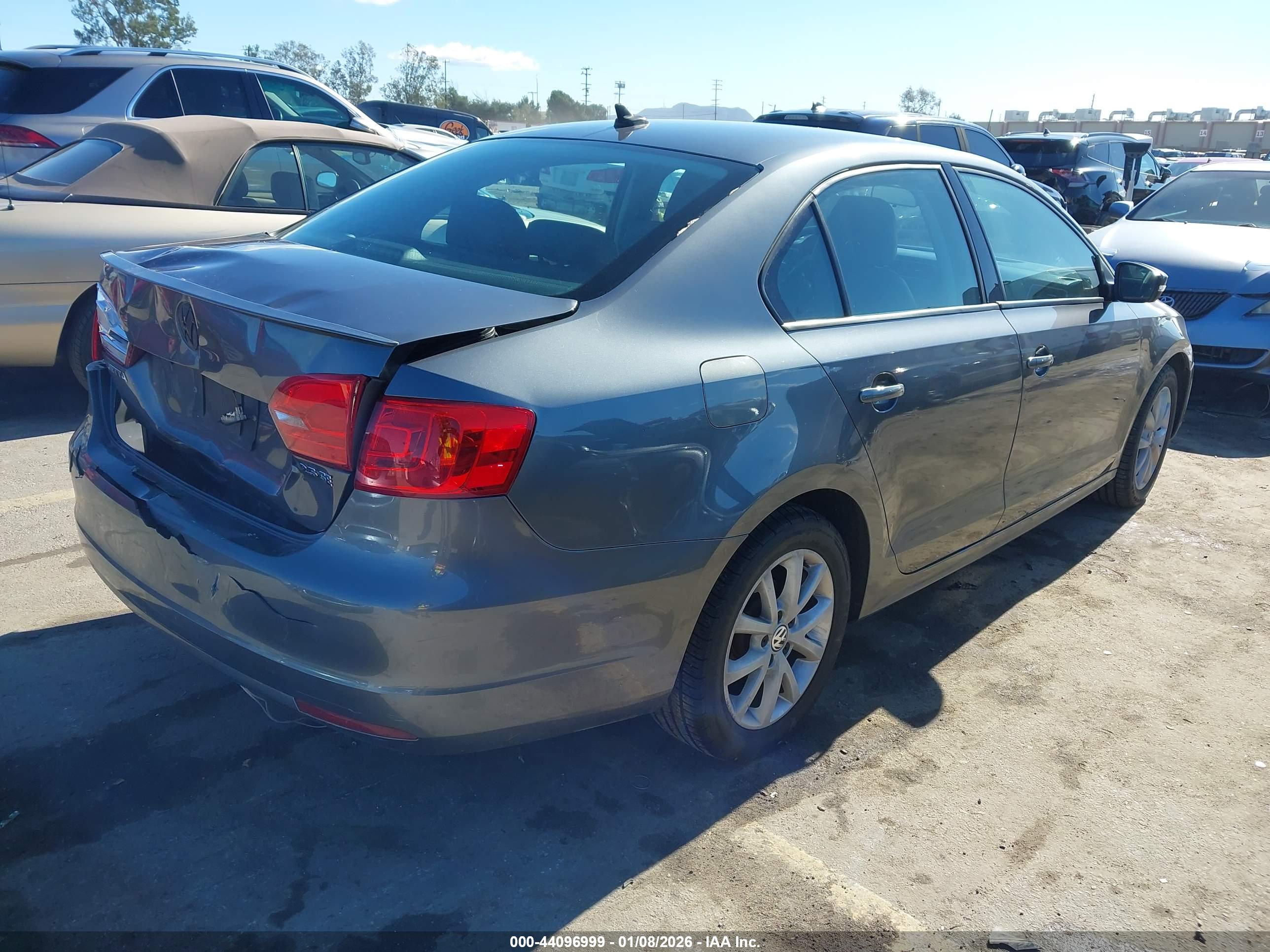 VOLKSWAGEN JETTA image 4