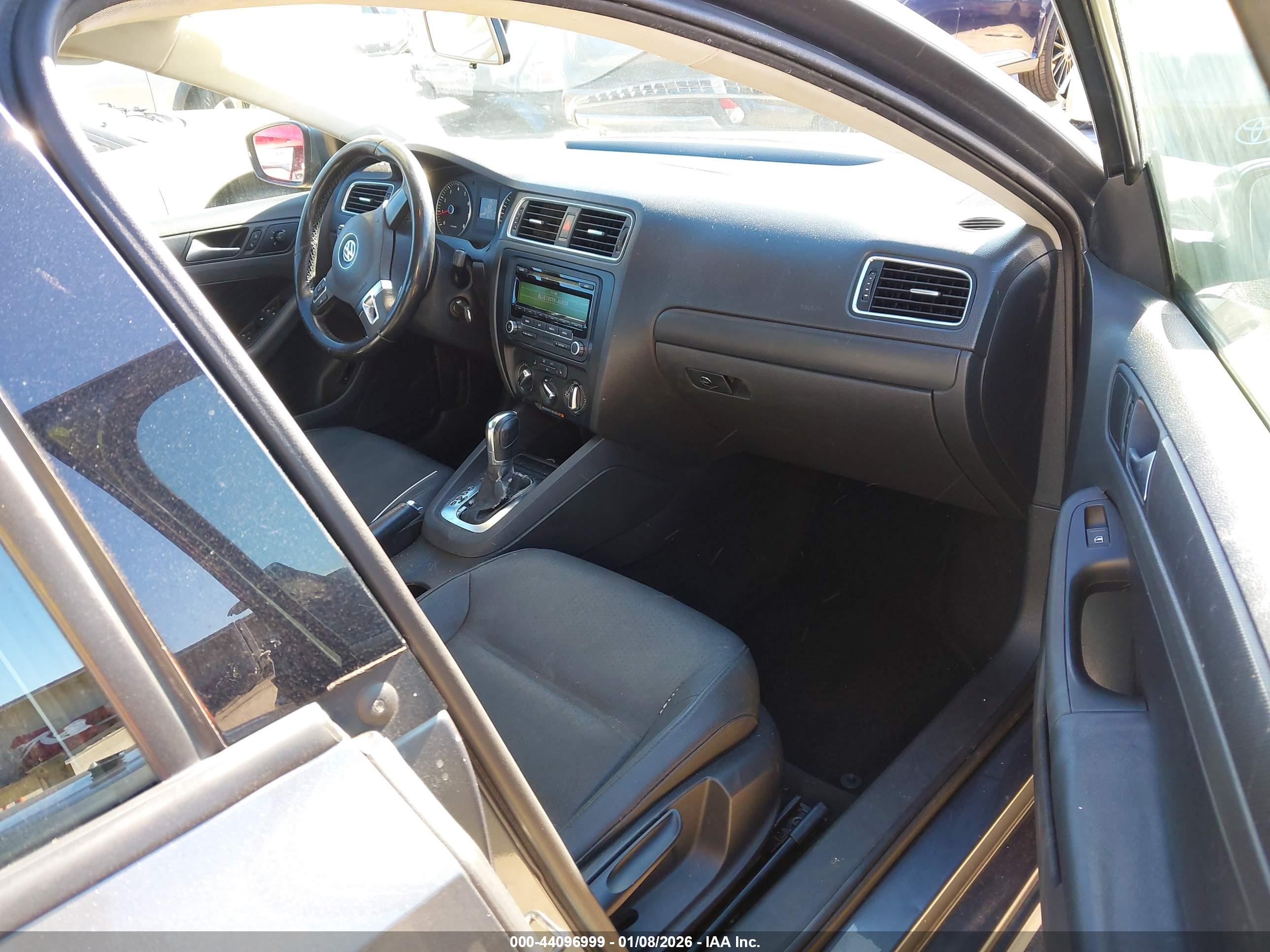 VOLKSWAGEN JETTA image 5