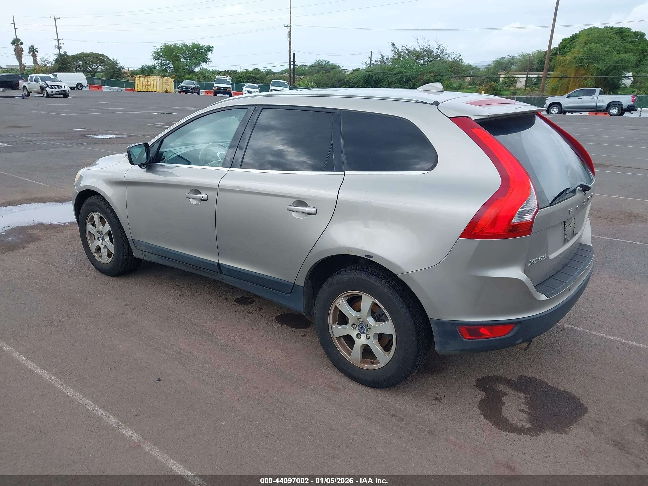 VOLVO XC60 image 3