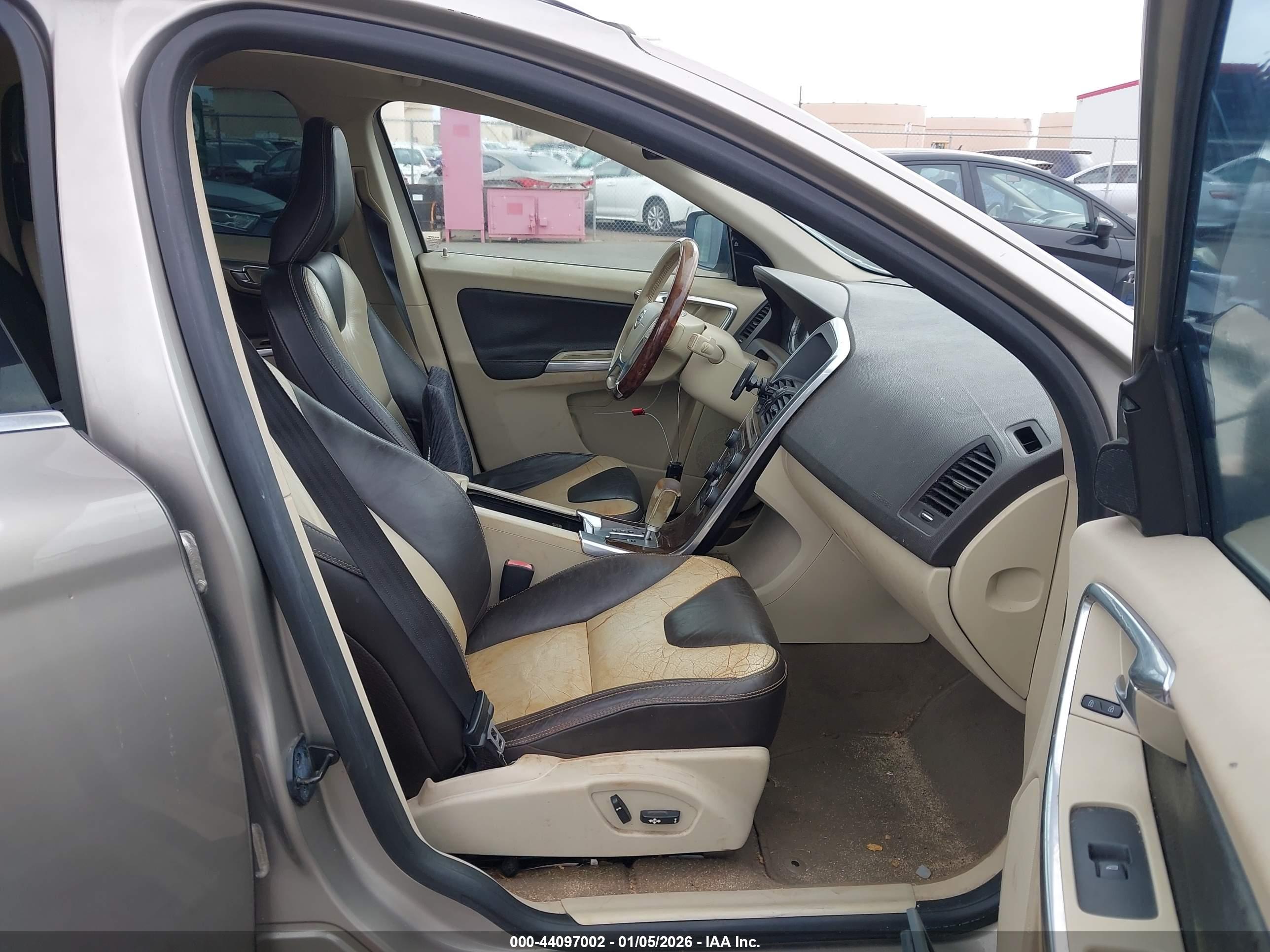 VOLVO XC60 image 5