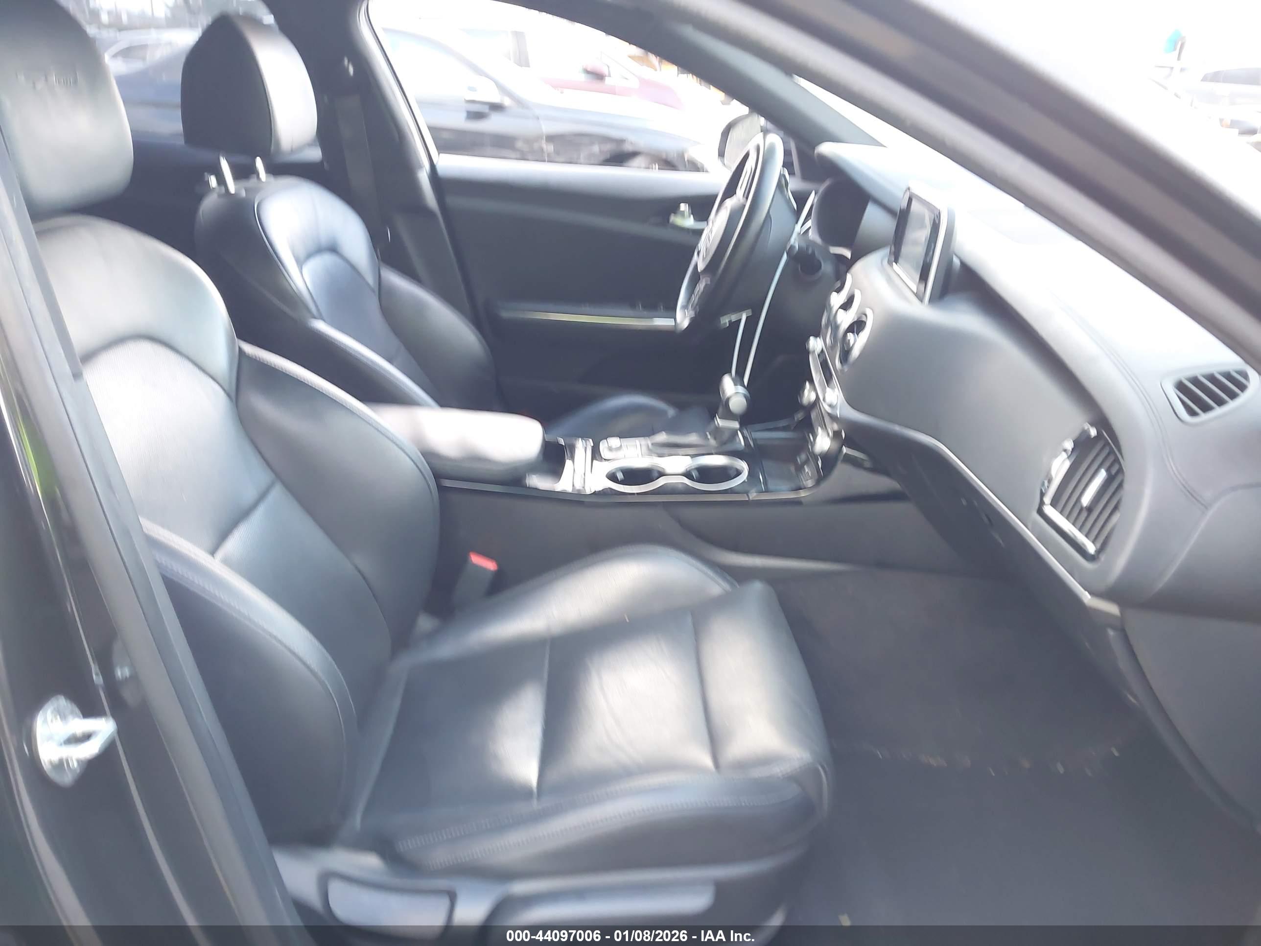 KIA STINGER image 5
