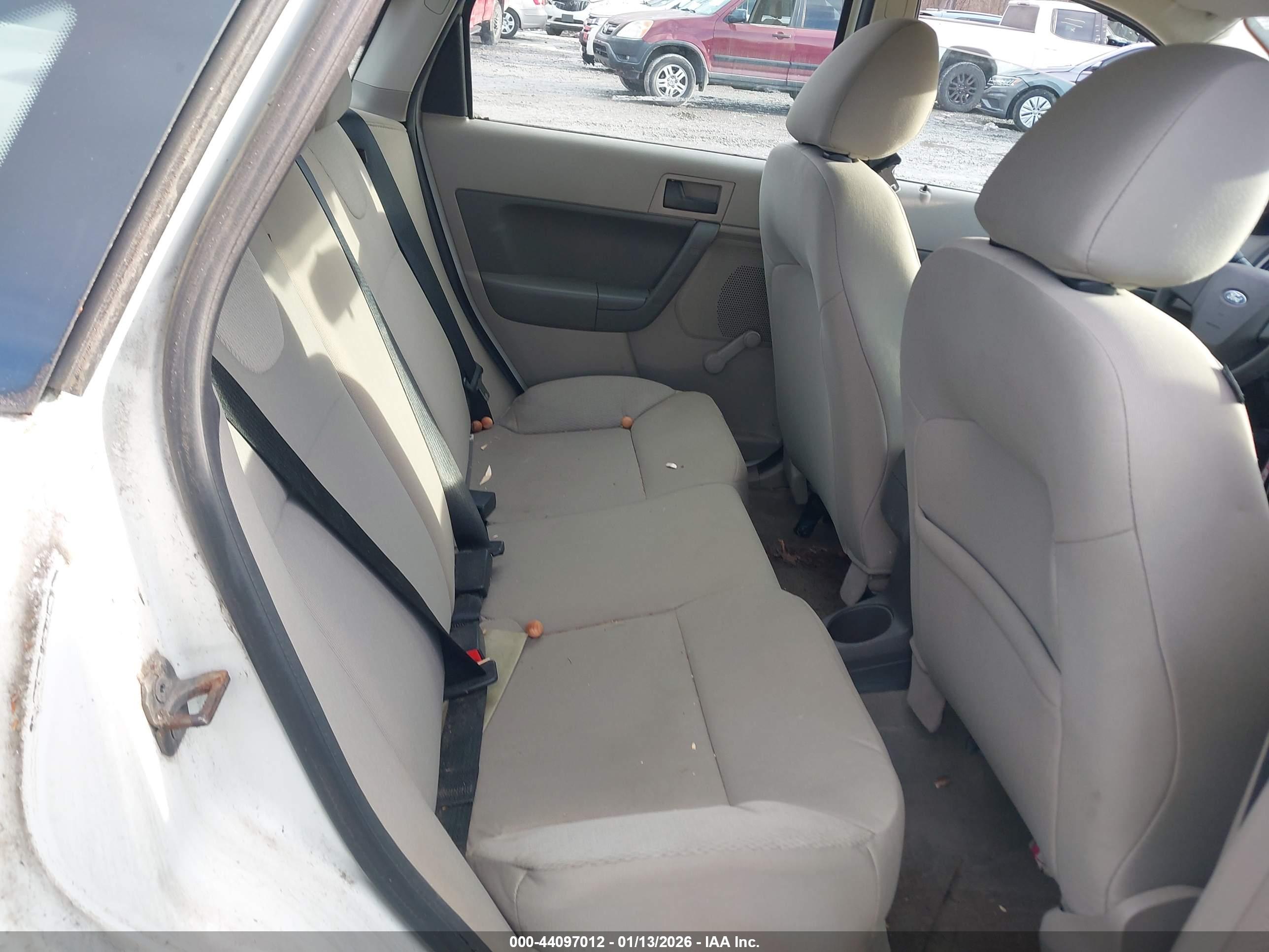 FORD FOCUS image 8