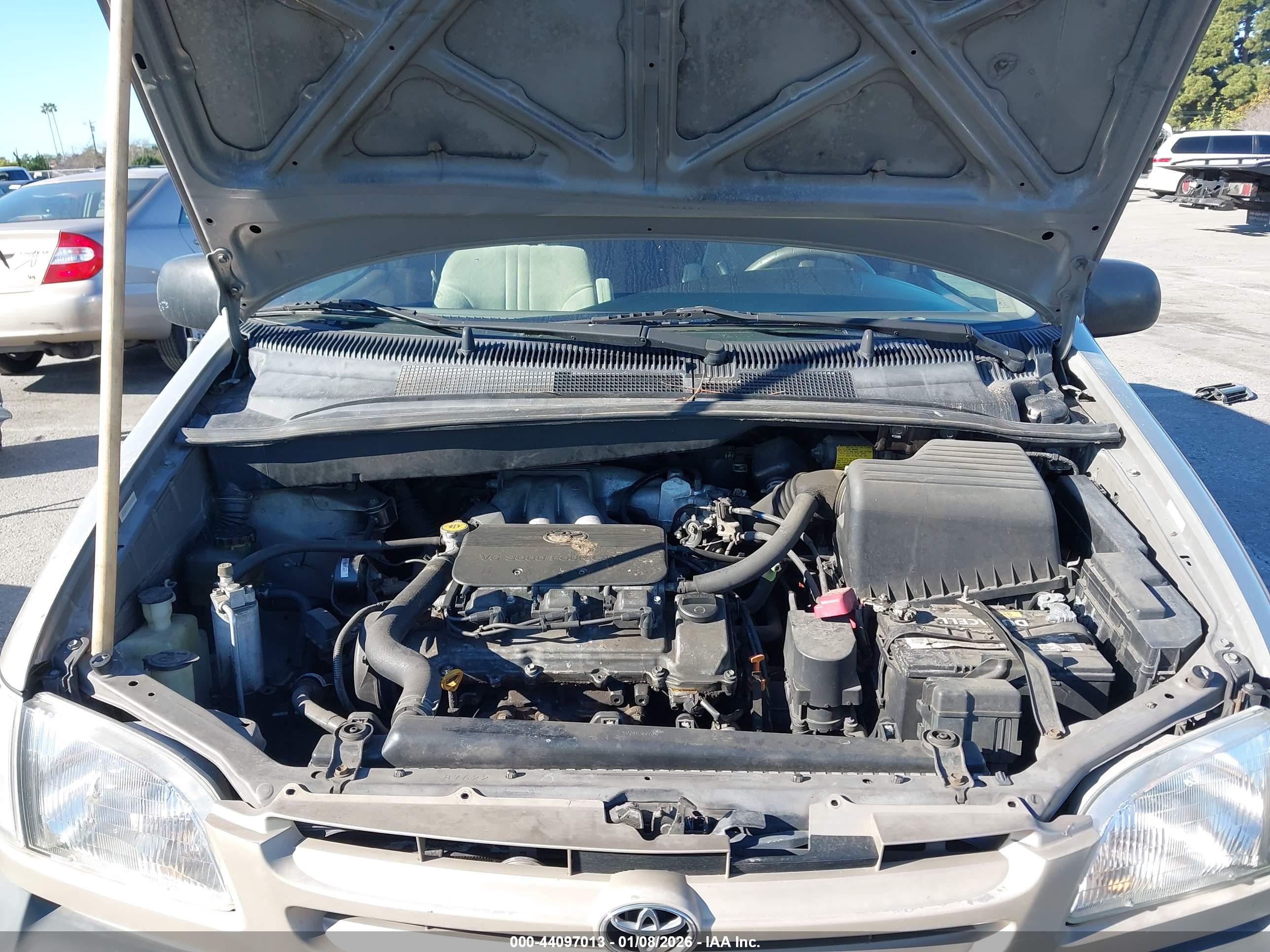 TOYOTA SIENNA image 10