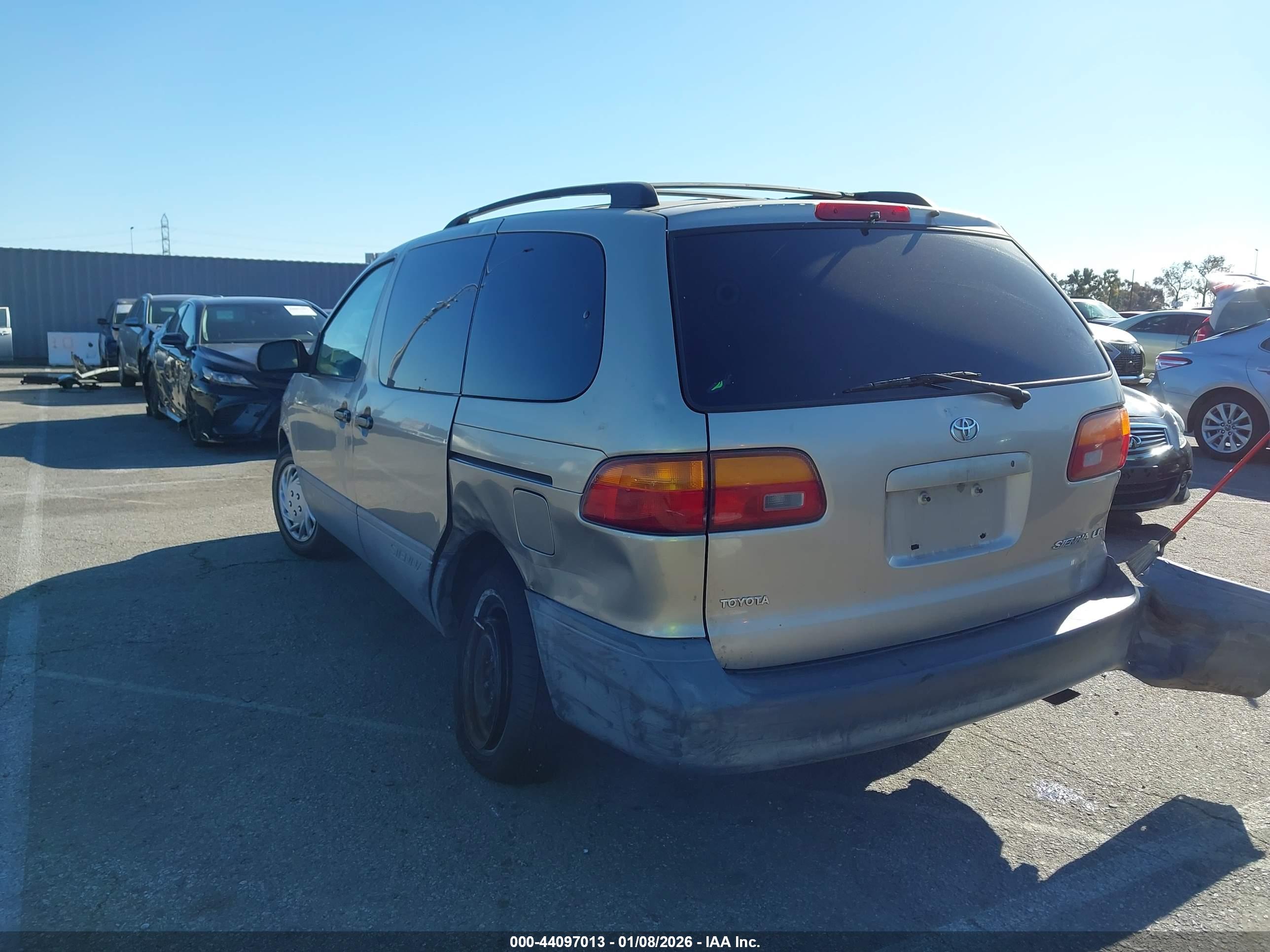 TOYOTA SIENNA image 3