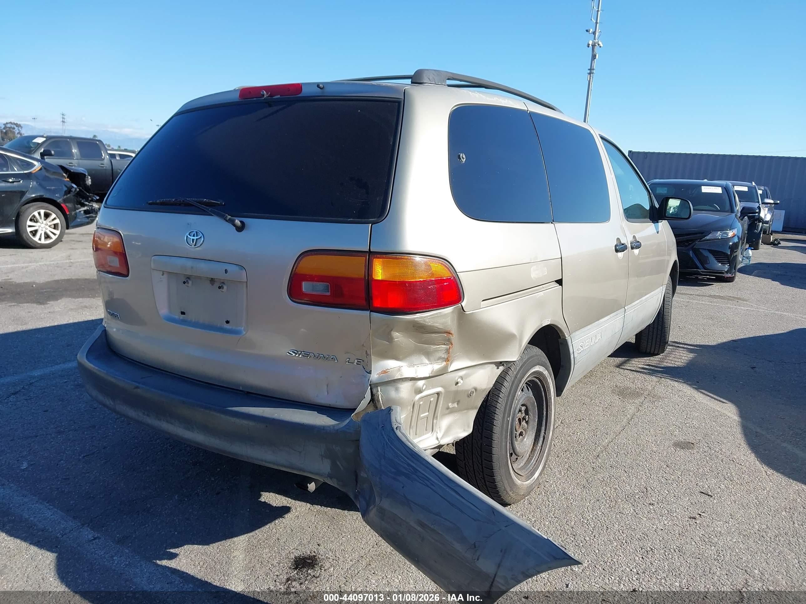 TOYOTA SIENNA image 4