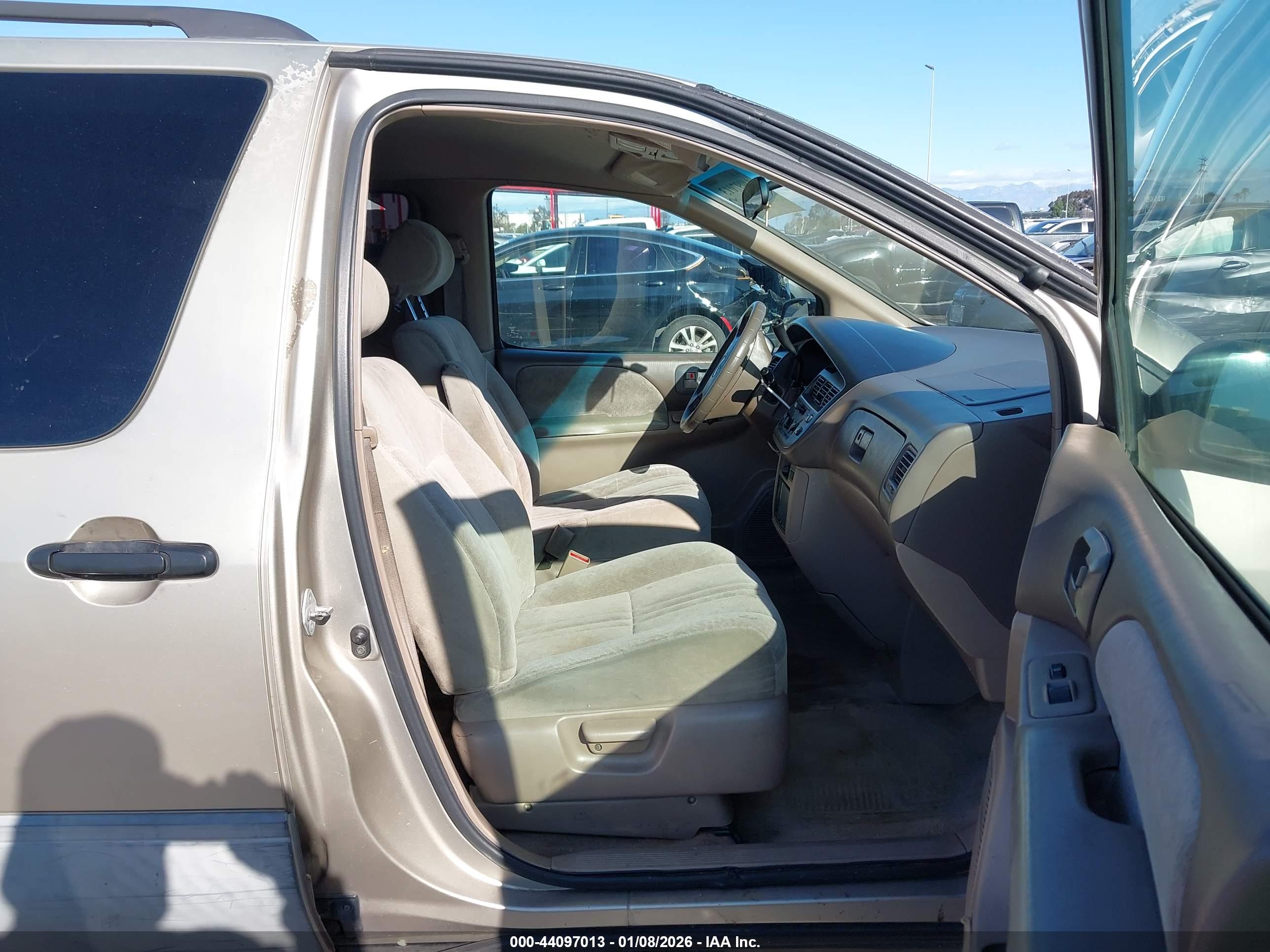 TOYOTA SIENNA image 5