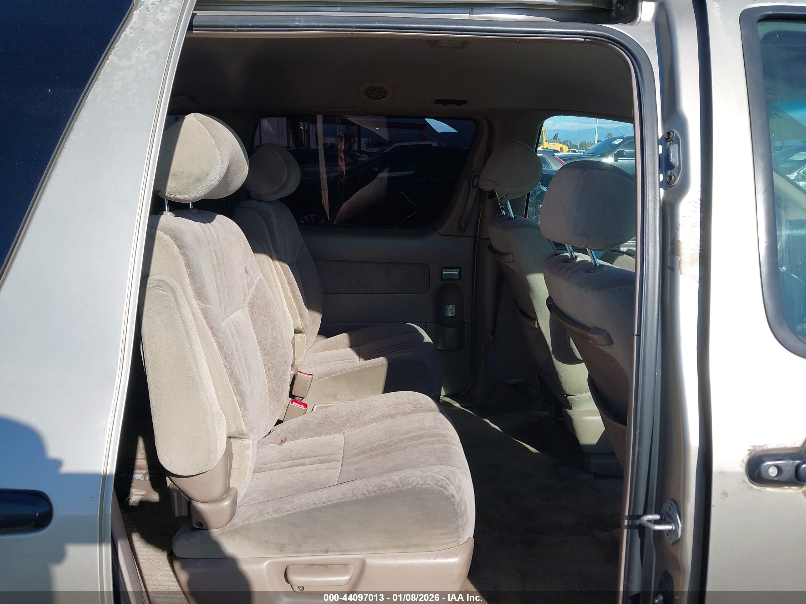 TOYOTA SIENNA image 8