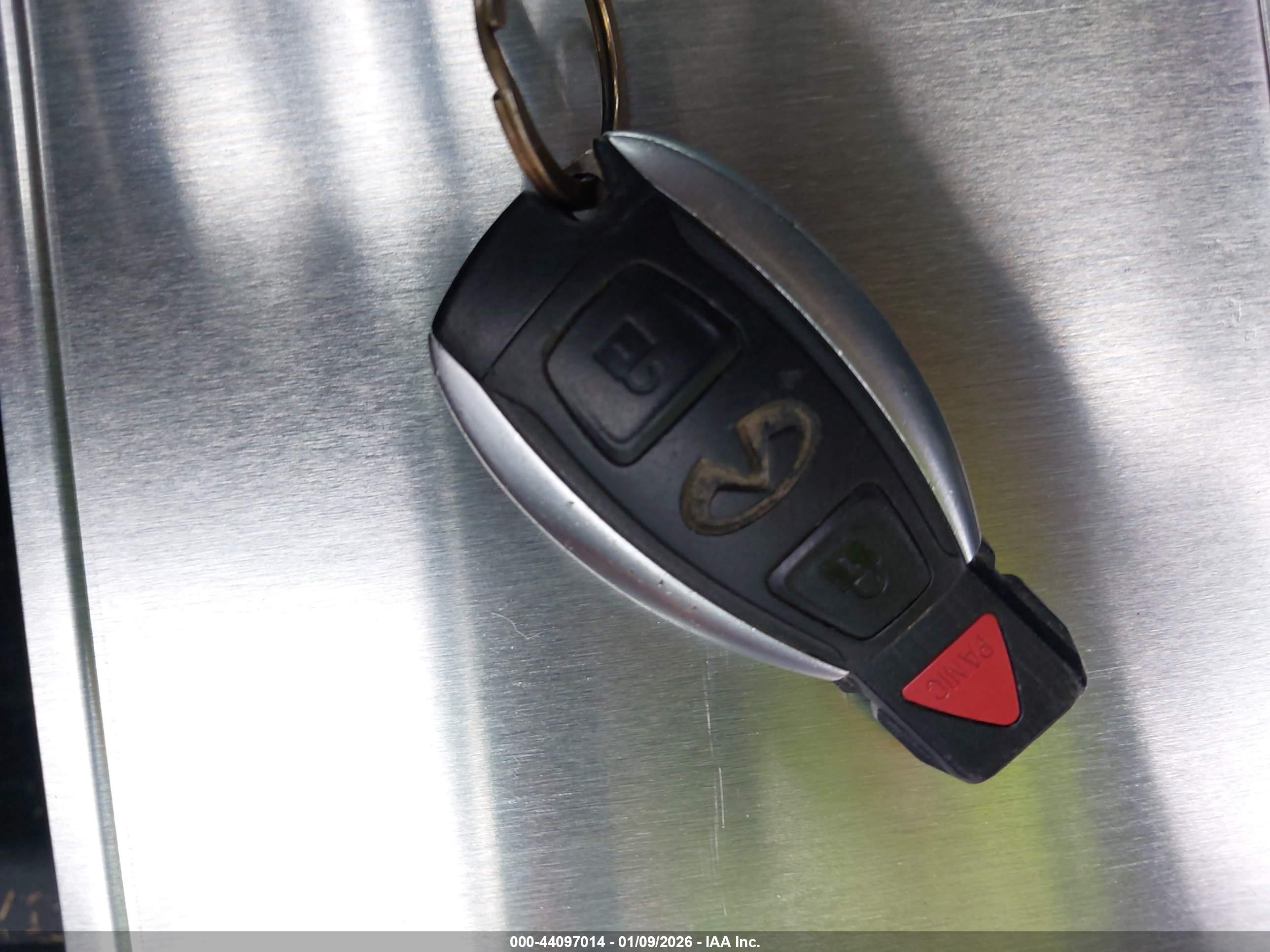 INFINITI QX30 image 11