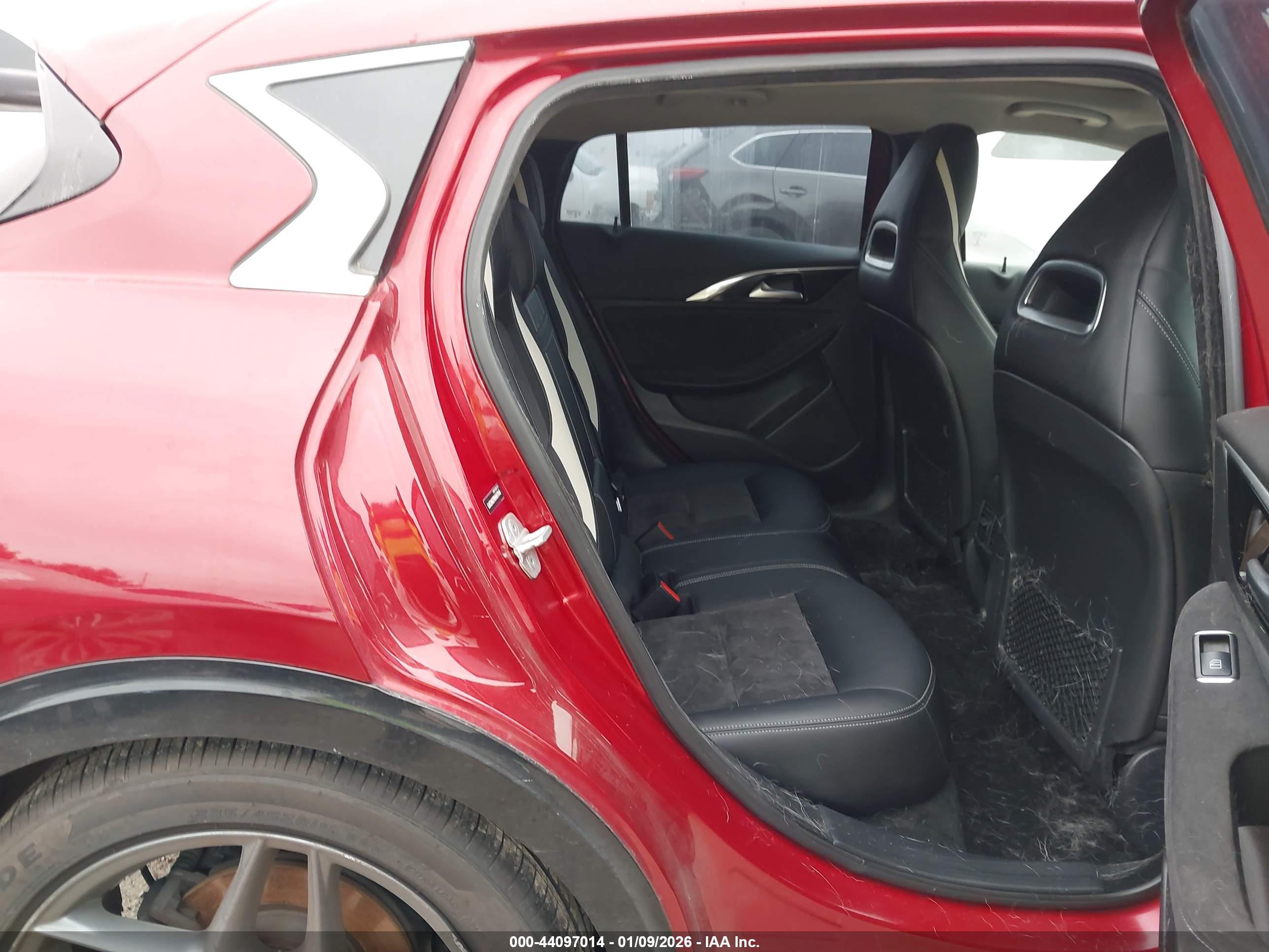 INFINITI QX30 image 8