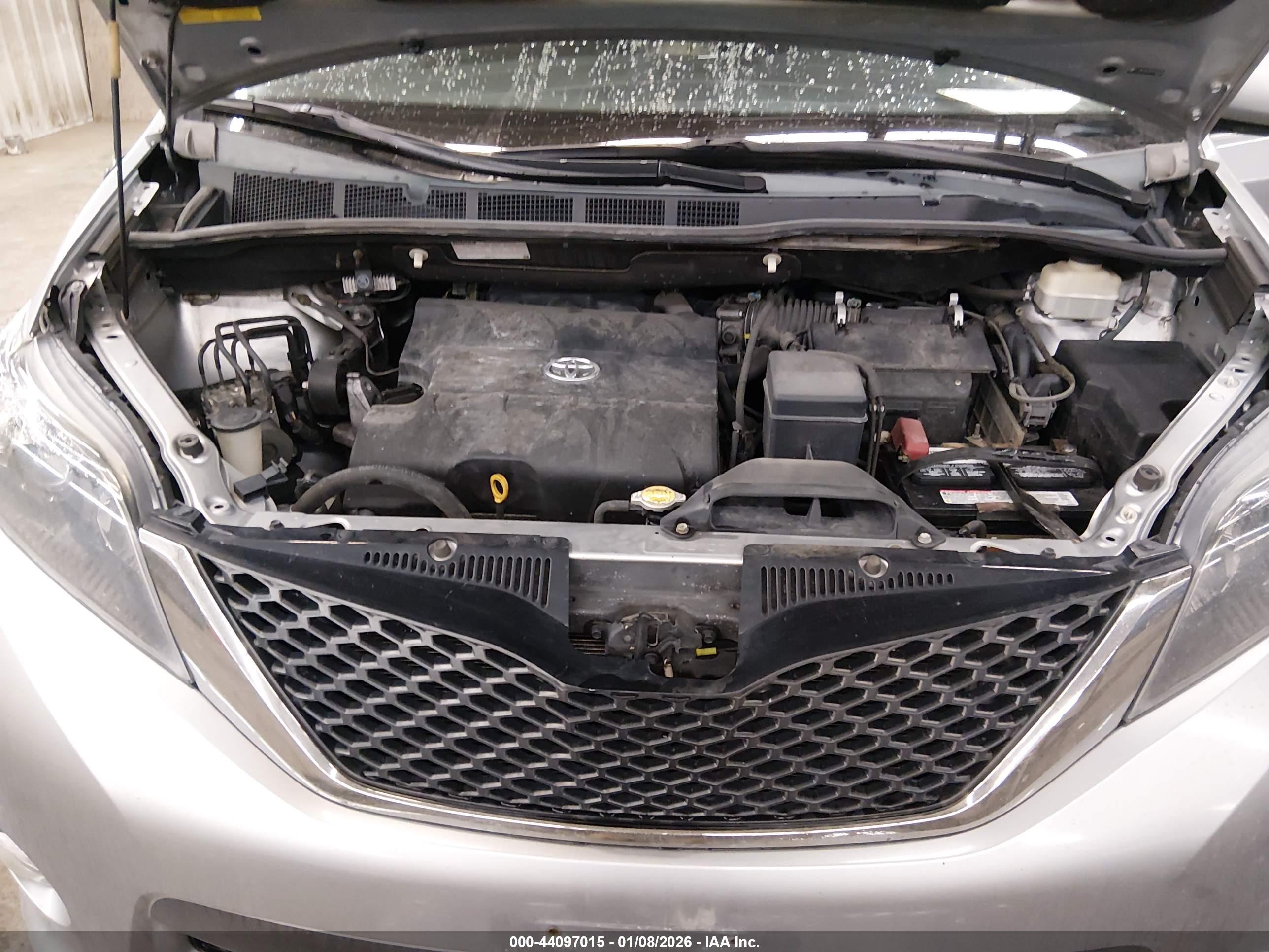 TOYOTA SIENNA image 10