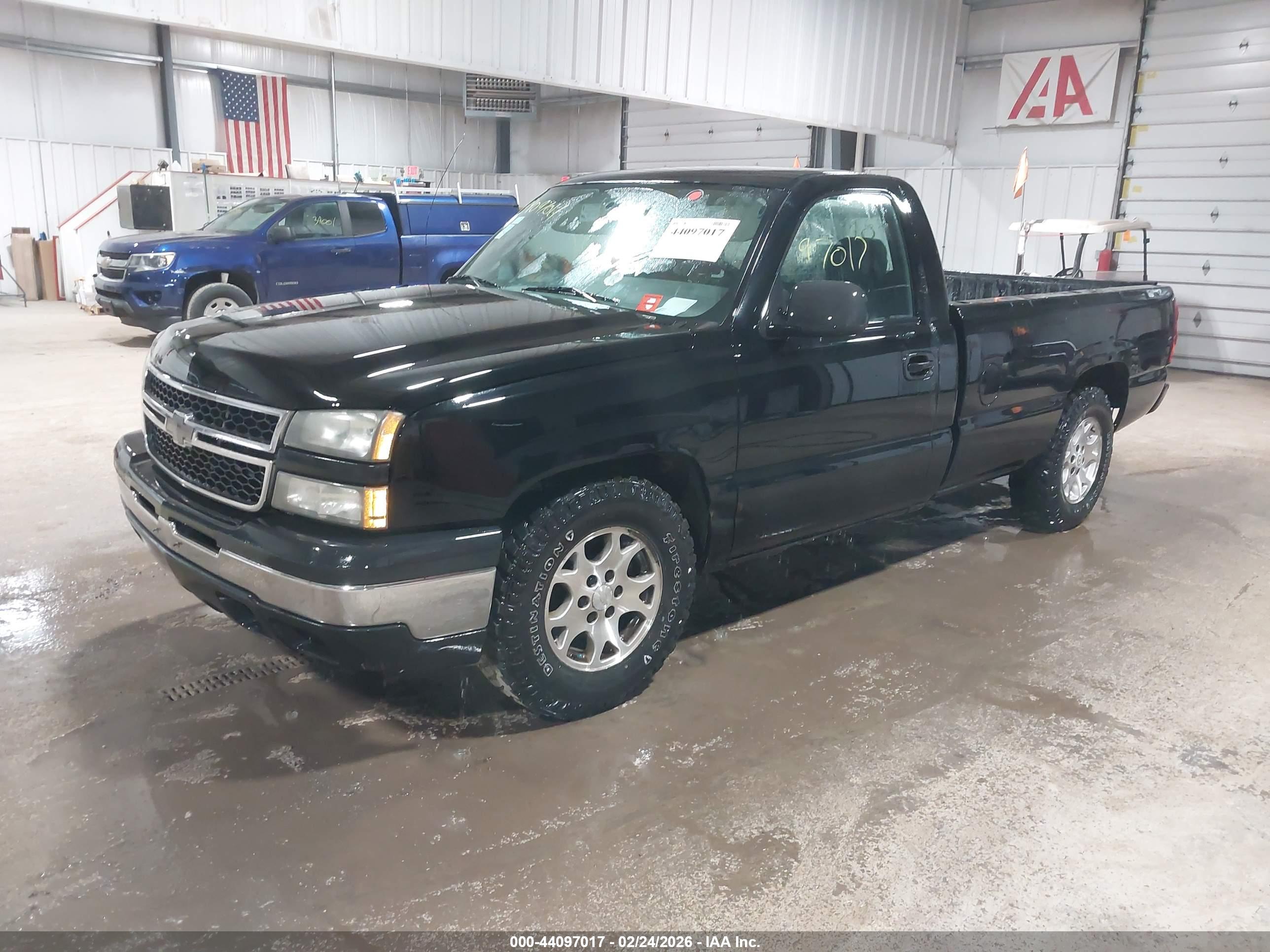 CHEVROLET SILVERADO image 2