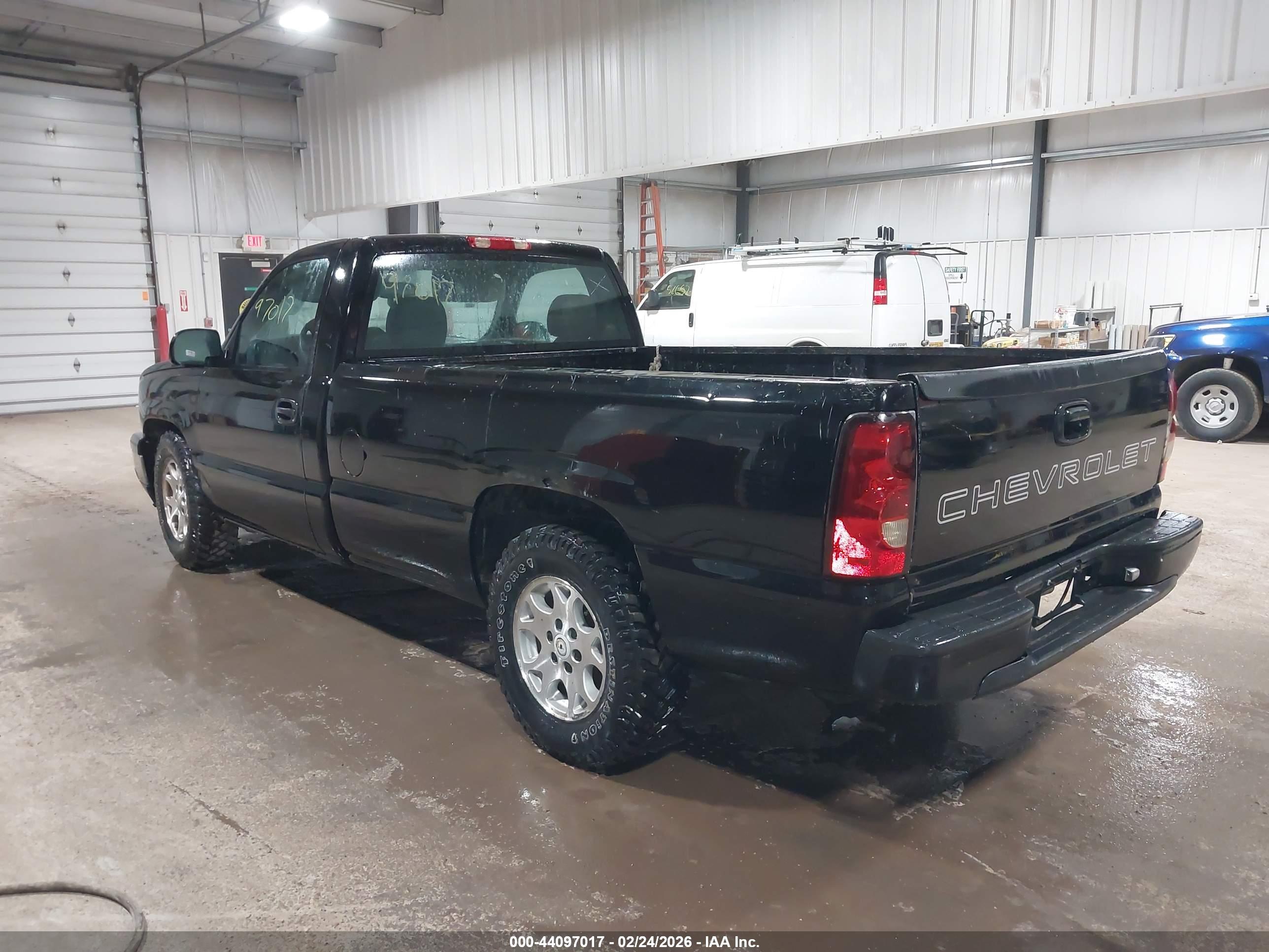 CHEVROLET SILVERADO image 3