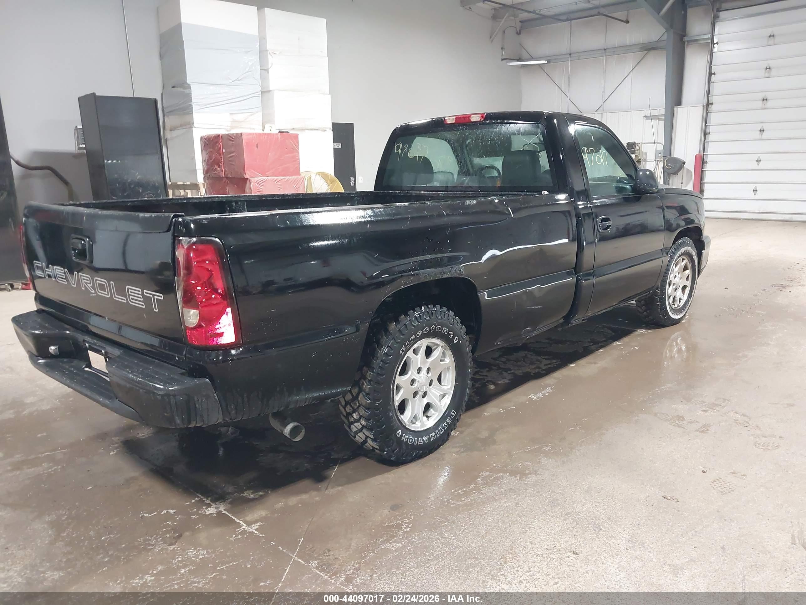 CHEVROLET SILVERADO image 4