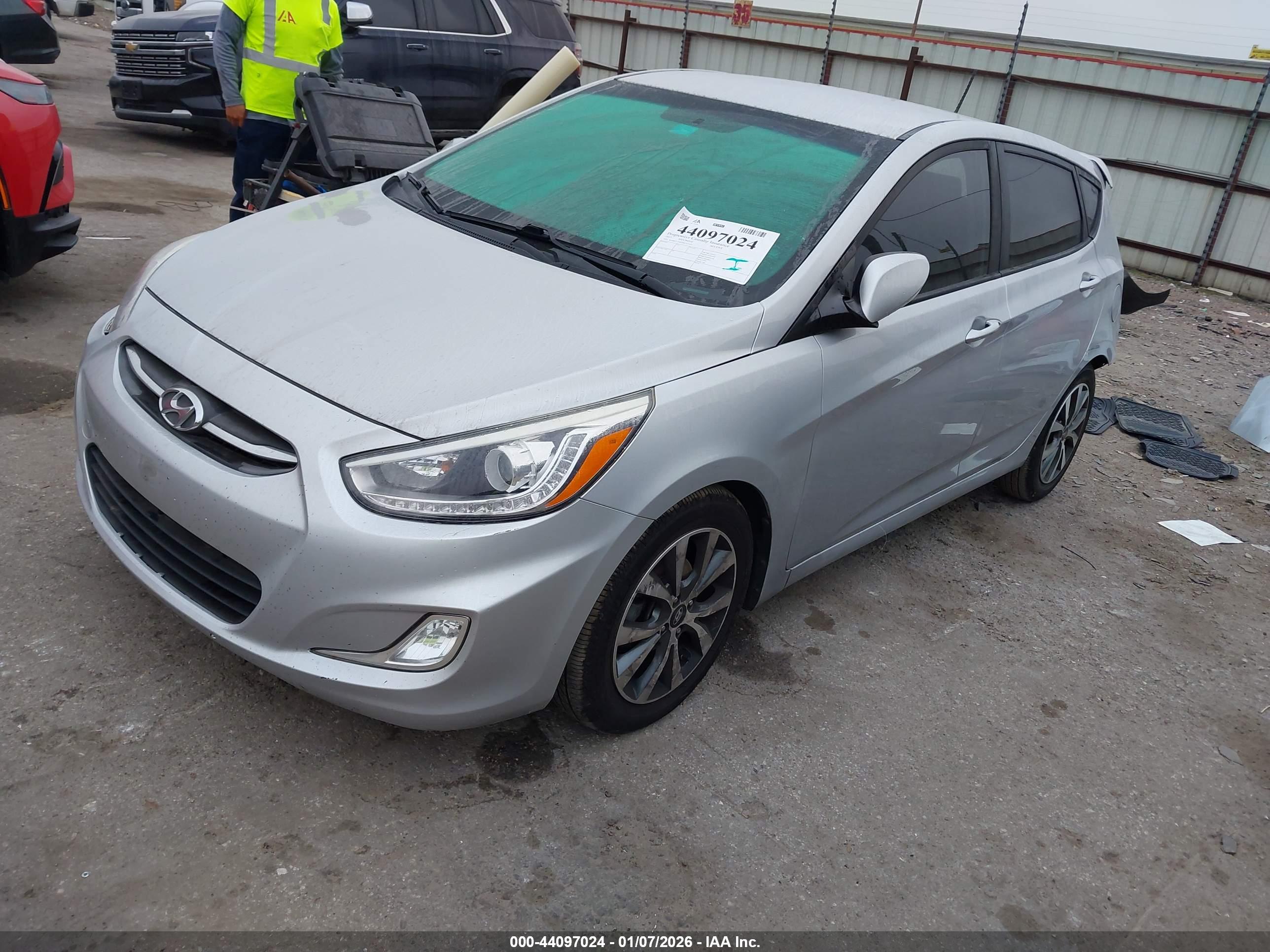 HYUNDAI ACCENT image 2