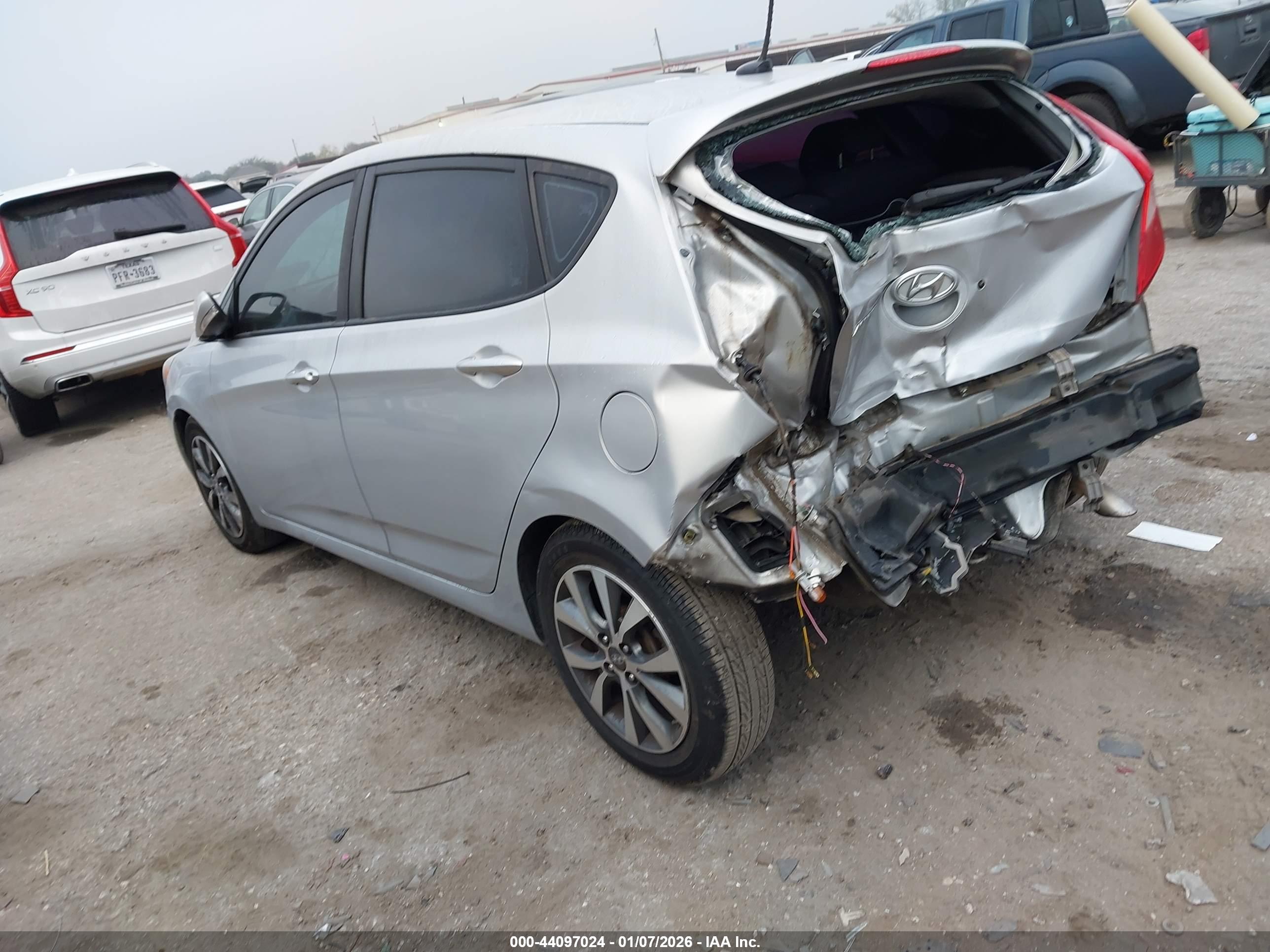 HYUNDAI ACCENT image 3
