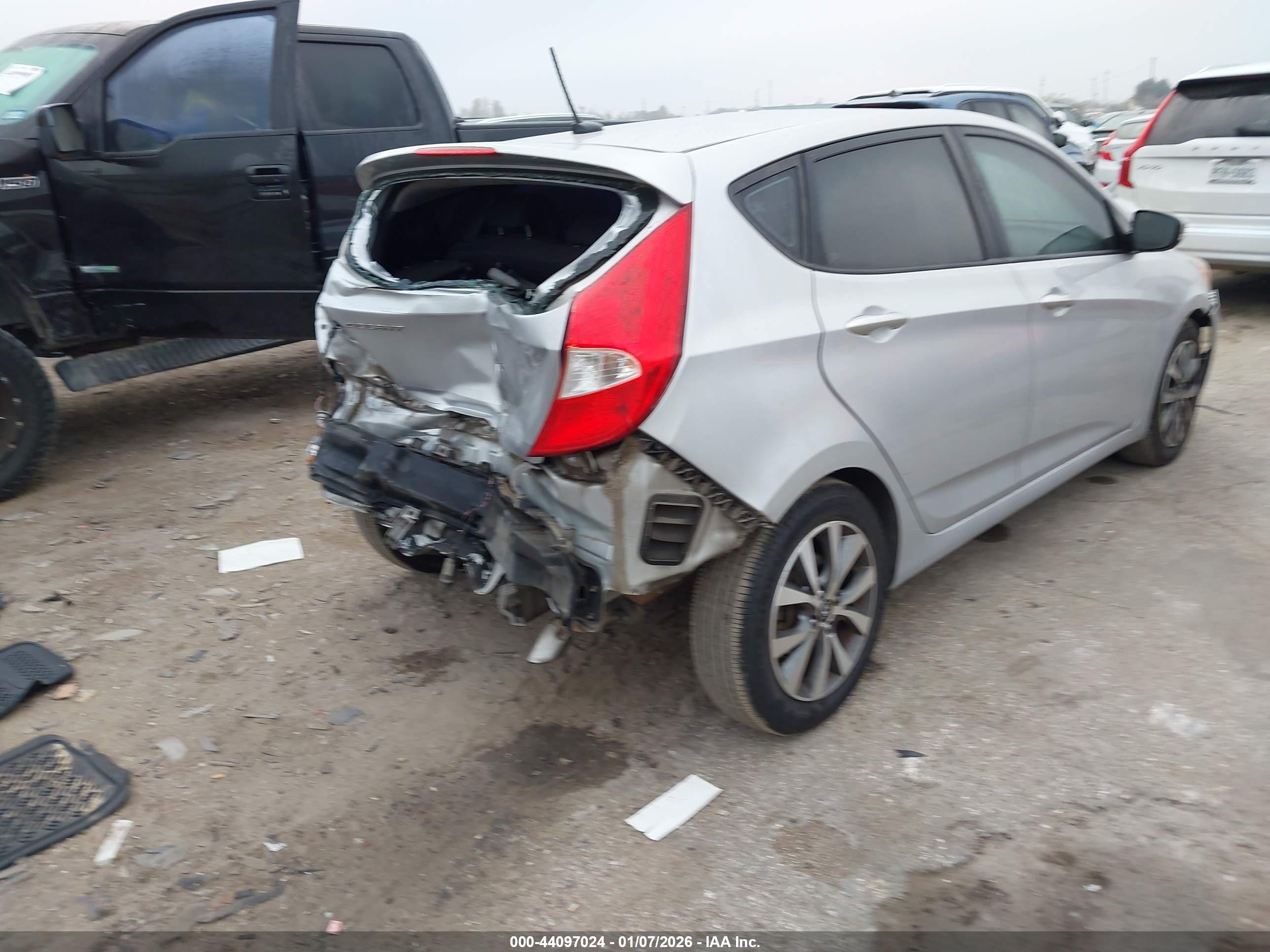 HYUNDAI ACCENT image 4