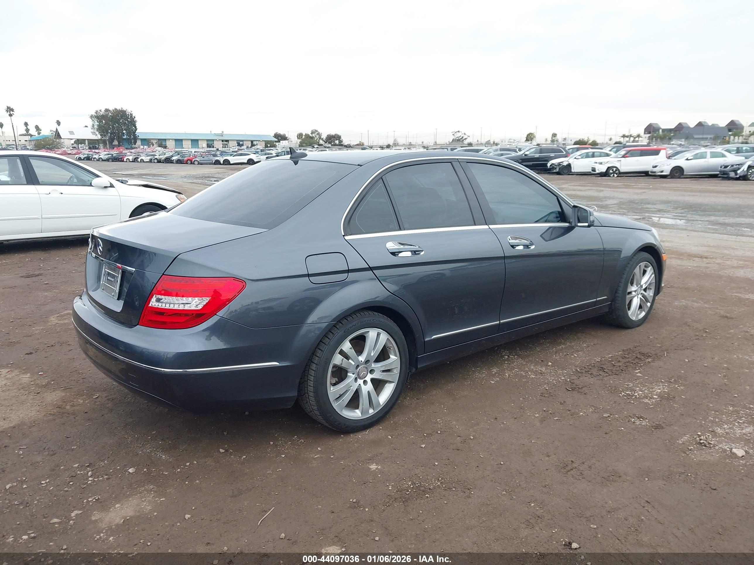 MERCEDES-BENZ C image 4