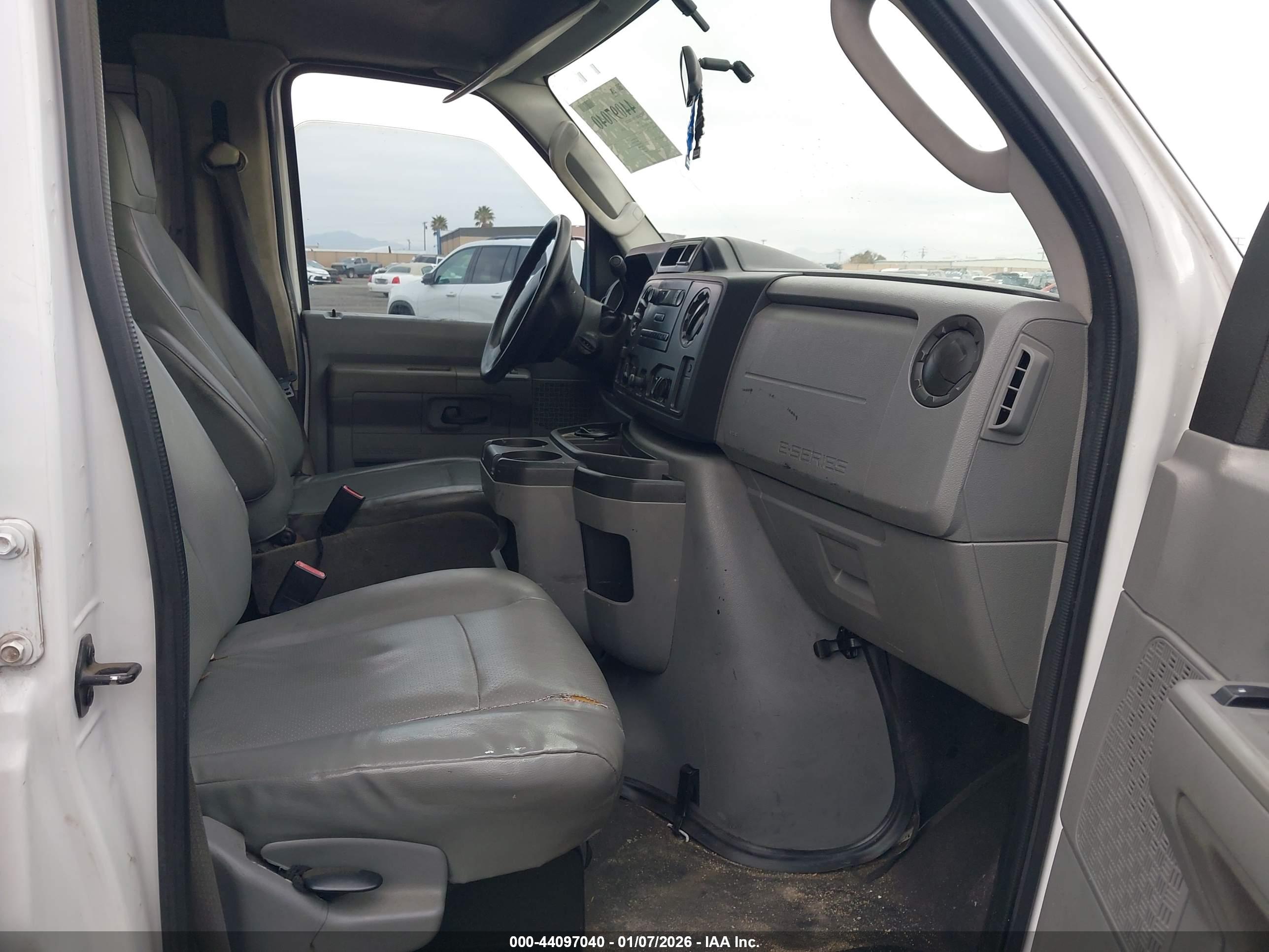 FORD E-250 image 5