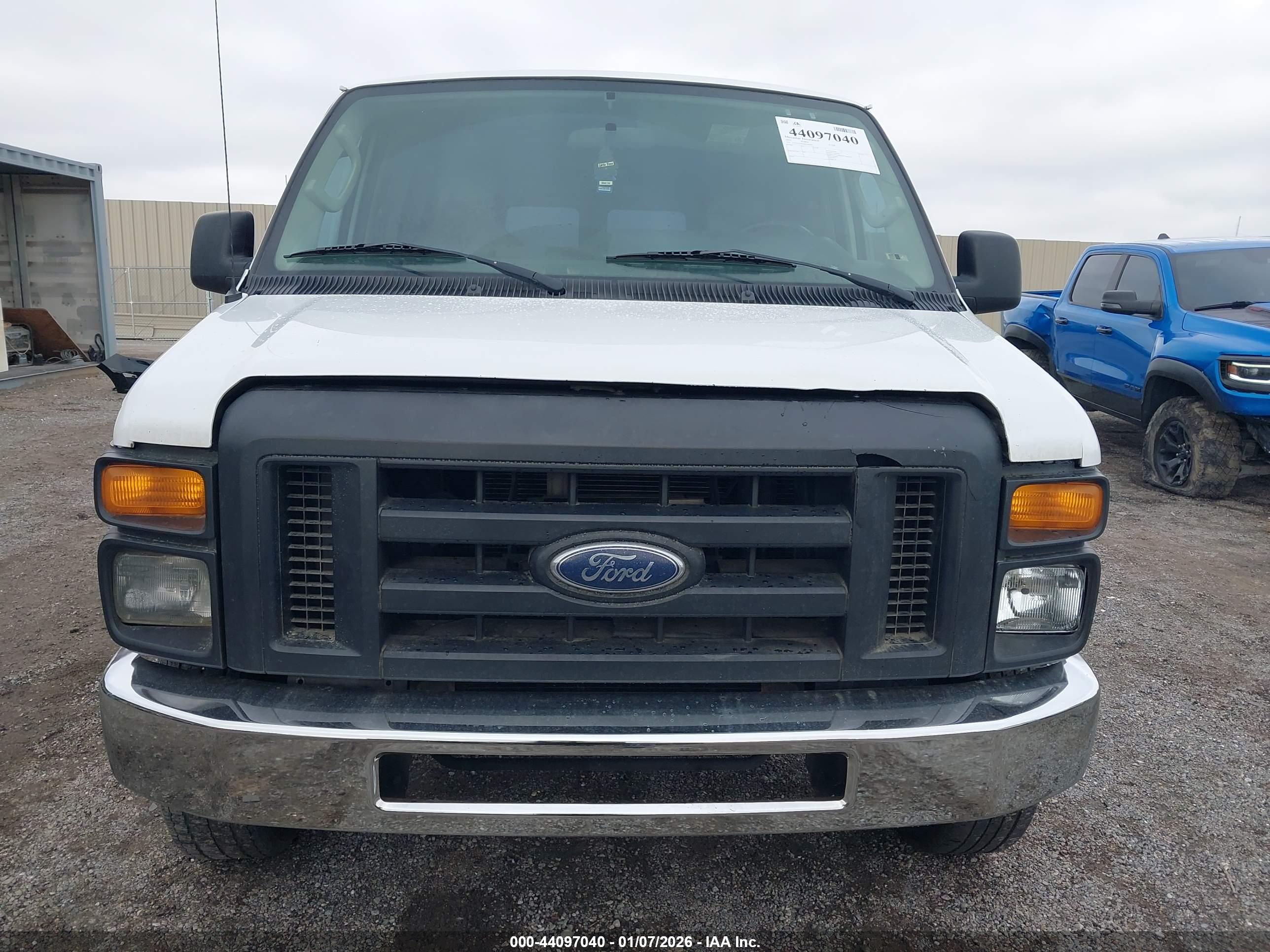 FORD E-250 image 6