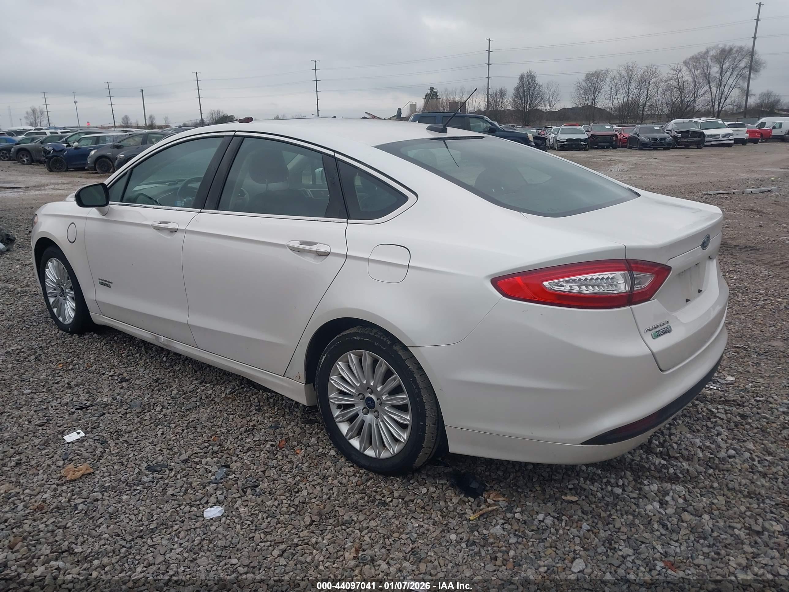 FORD FUSION image 3